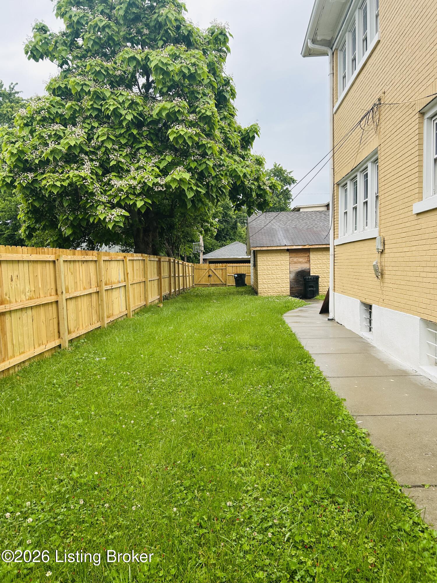 3617 W Broadway Property Photo 5