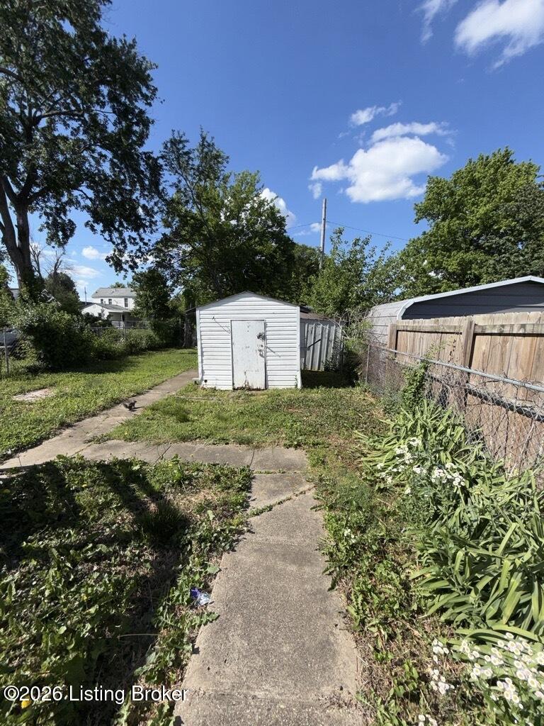 1327 Walter Ave Property Photo 3