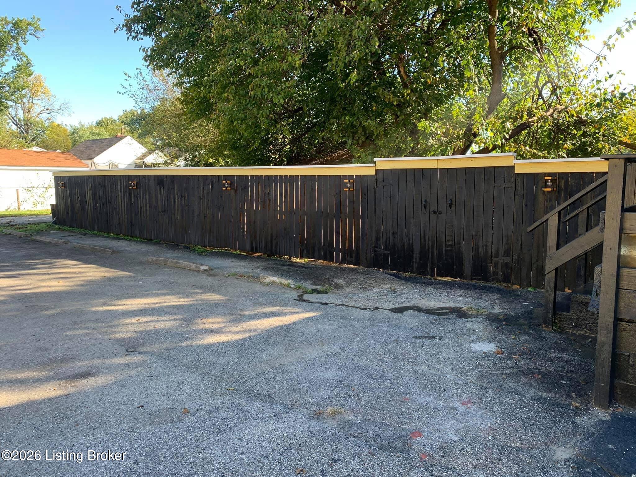 837 Denmark St Property Photo 15