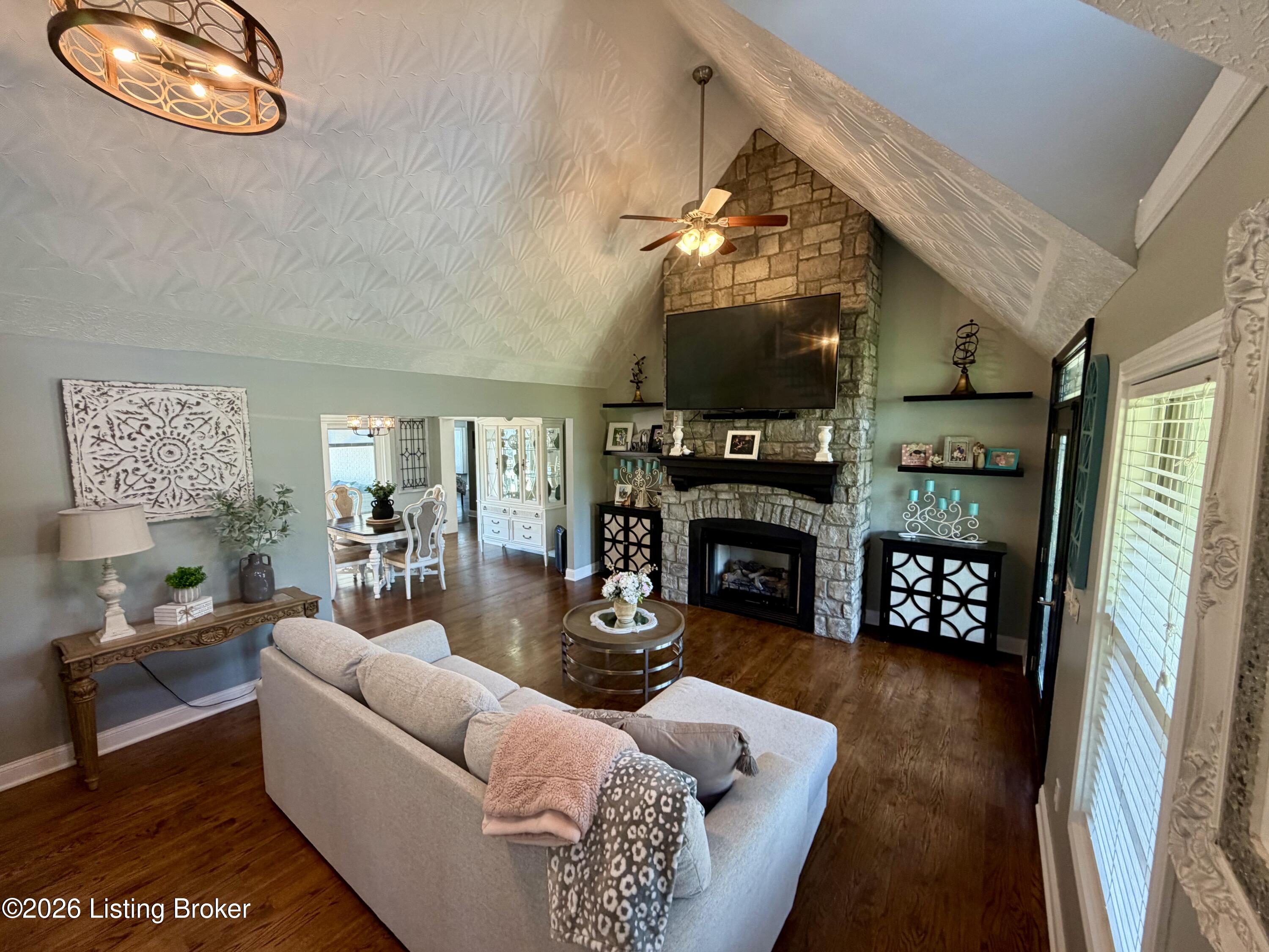 1011 Pembrooke Dr Property Photo 12