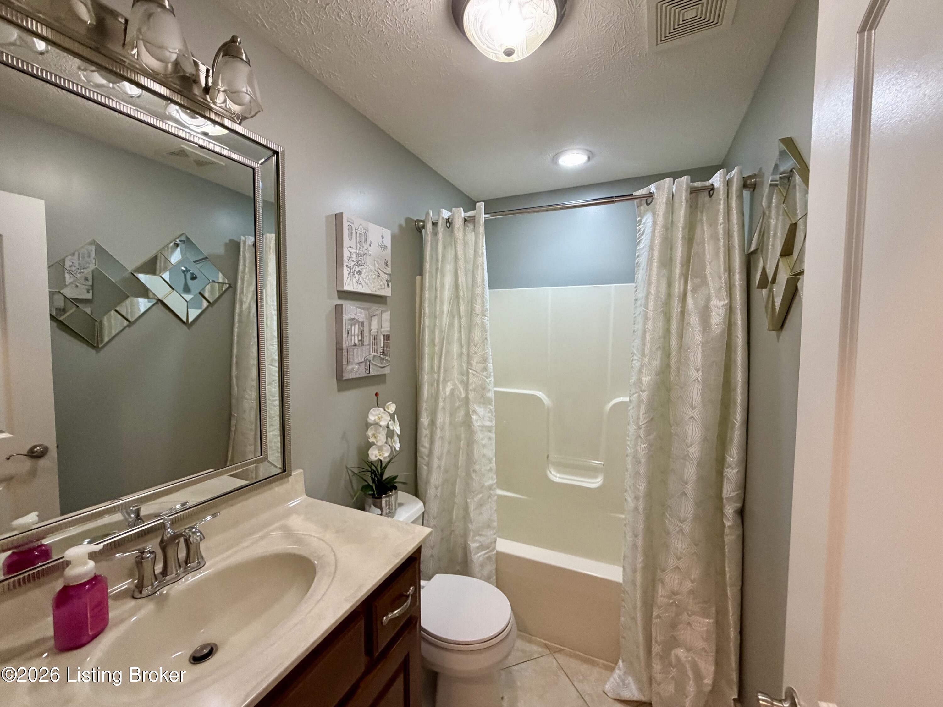1011 Pembrooke Dr Property Photo 34