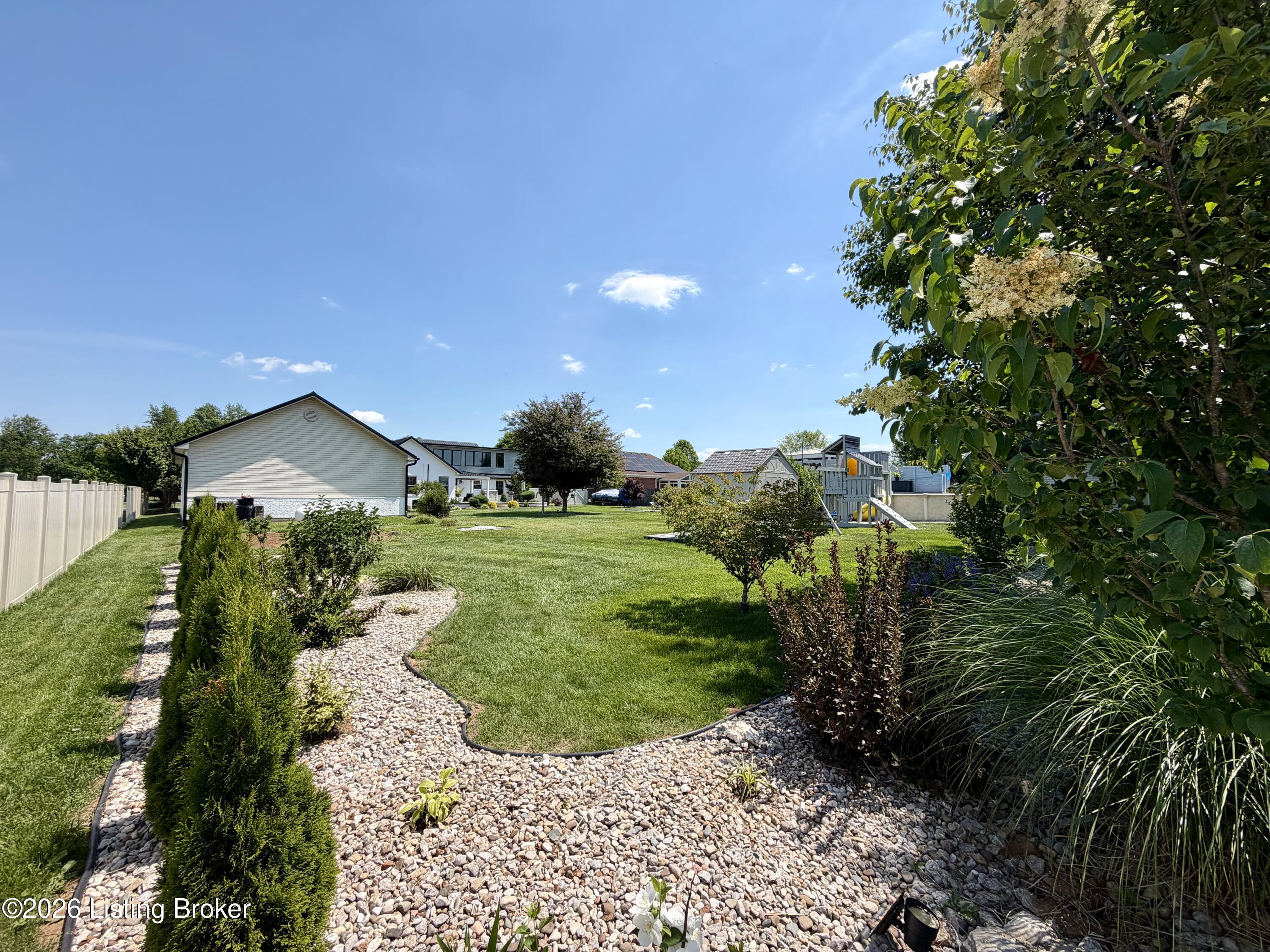 1011 Pembrooke Dr Property Photo 92