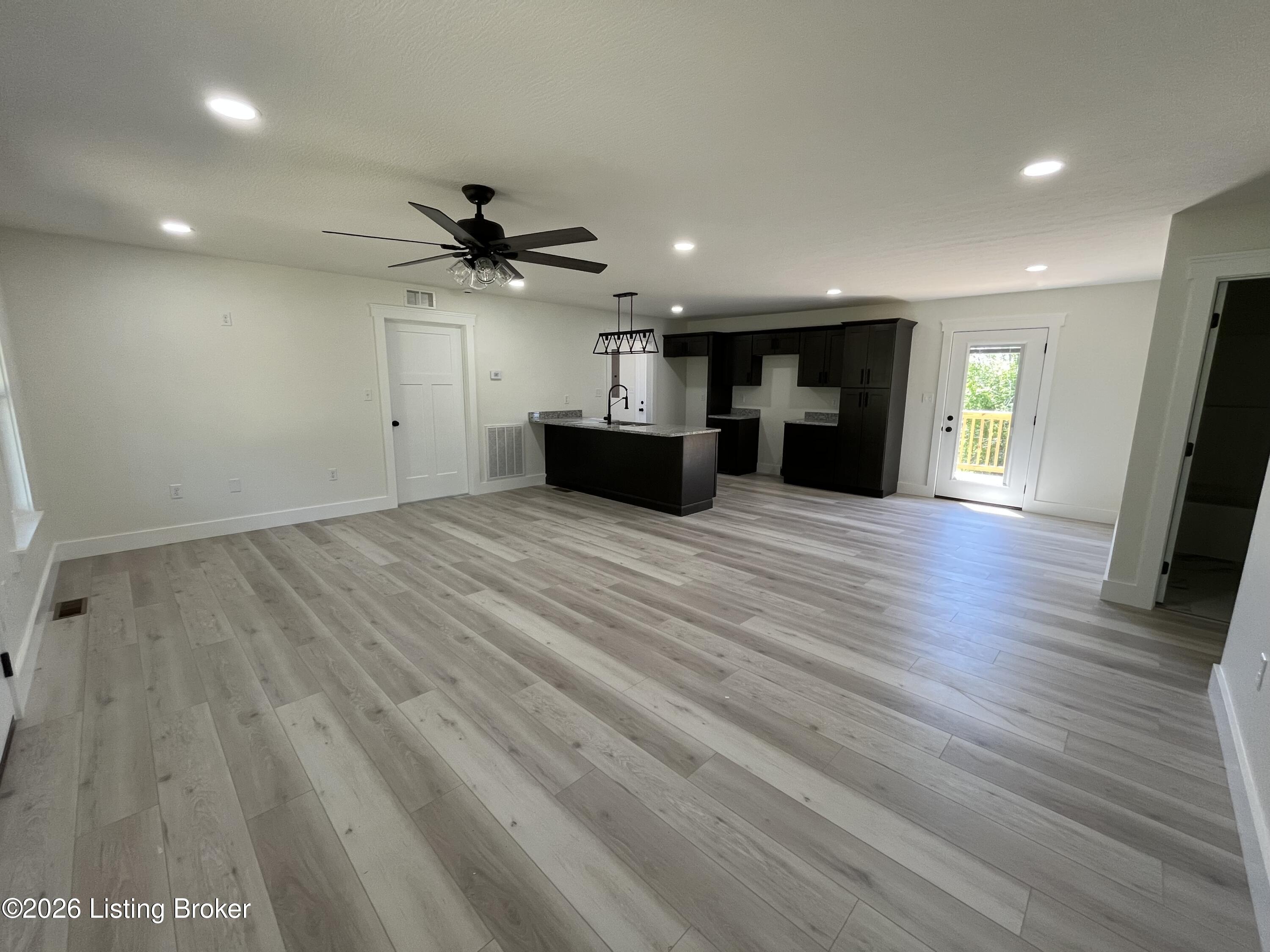 205 Olive Ave Property Photo 4