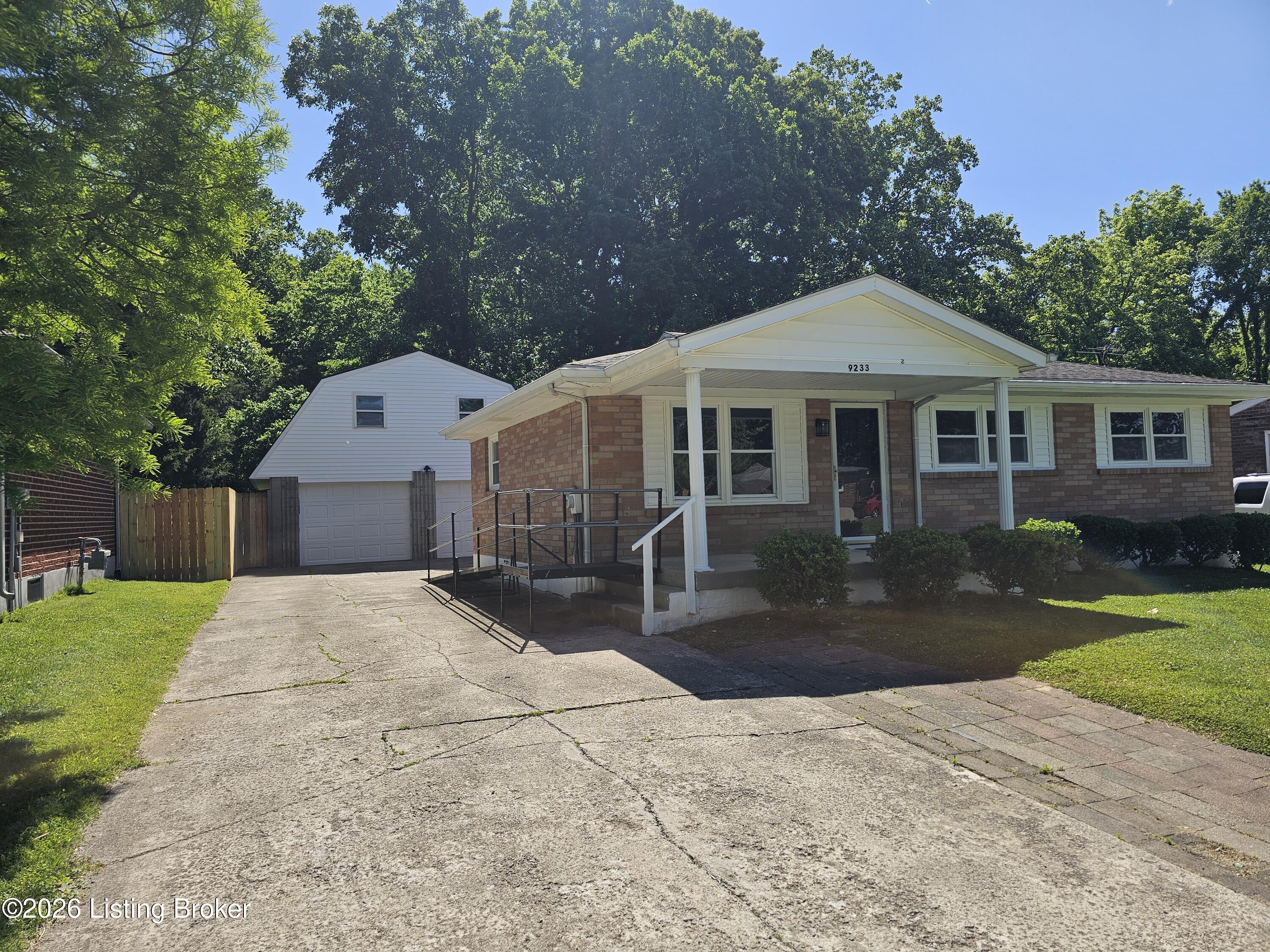 9233 Lantana Dr Property Photo 3