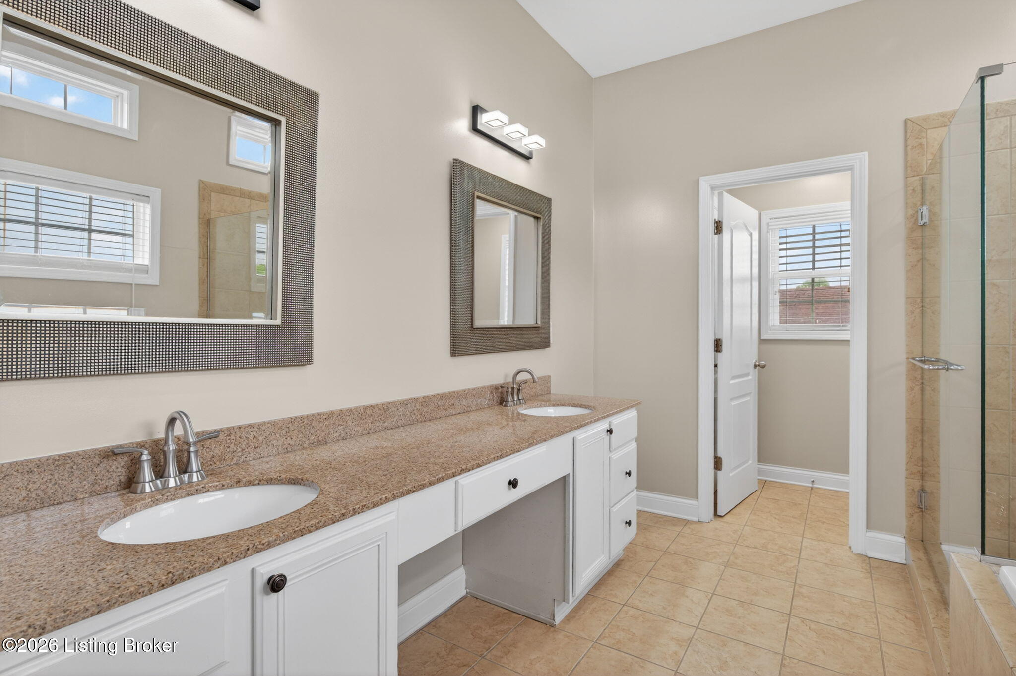 18405 Standwick Dr Property Photo 32
