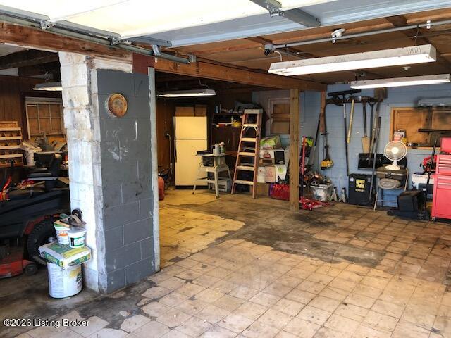 693 N Lakeview Dr Property Photo 6