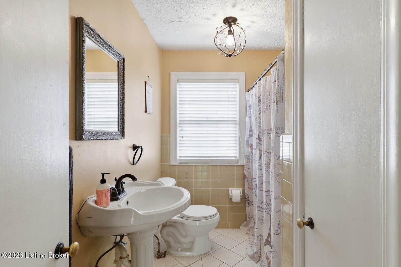 219 West Ave Property Photo 16