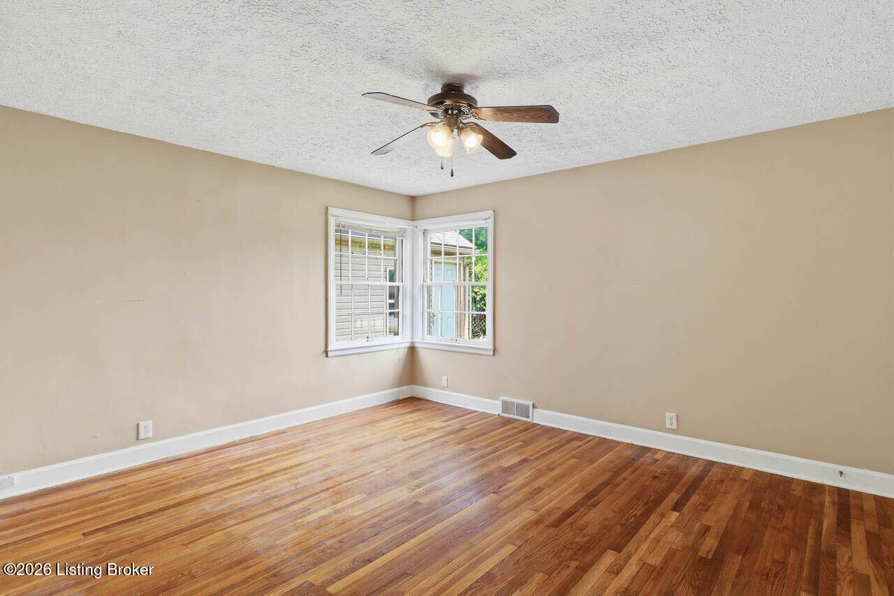 219 West Ave Property Photo 18