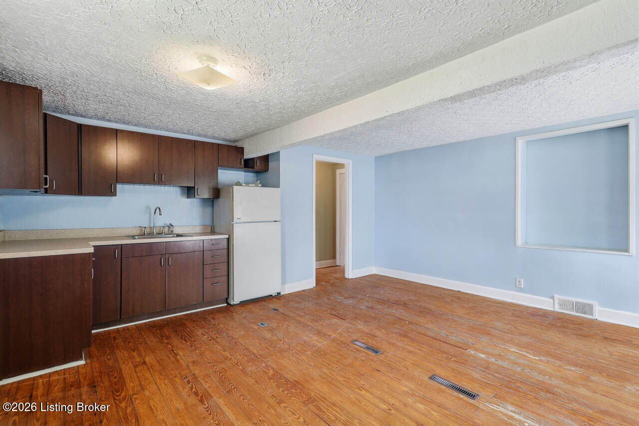 219 West Ave Property Photo 29