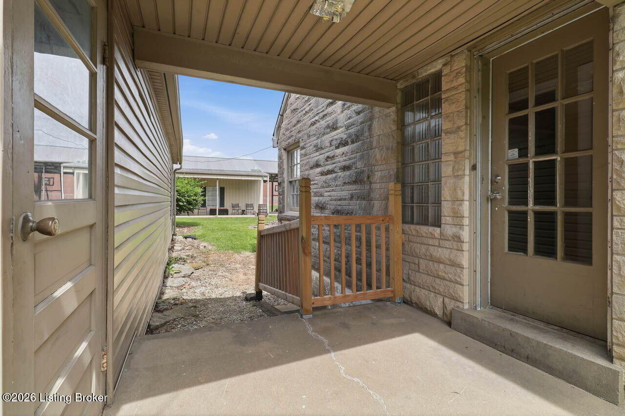 219 West Ave Property Photo 42