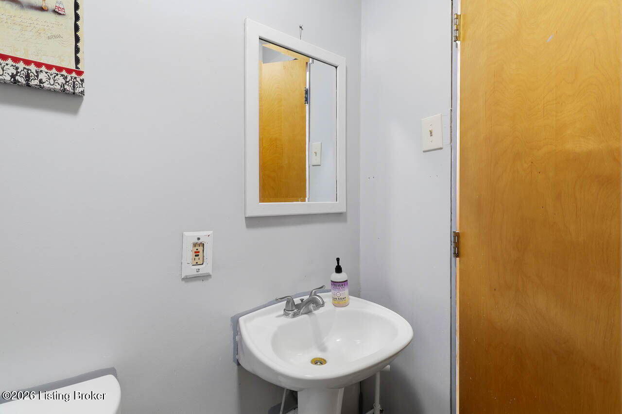 219 West Ave Property Photo 58