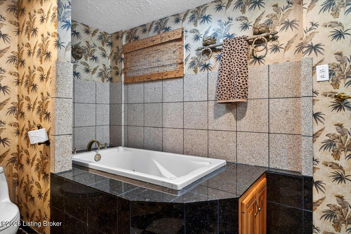 401 Old Stone Dr Property Photo 41