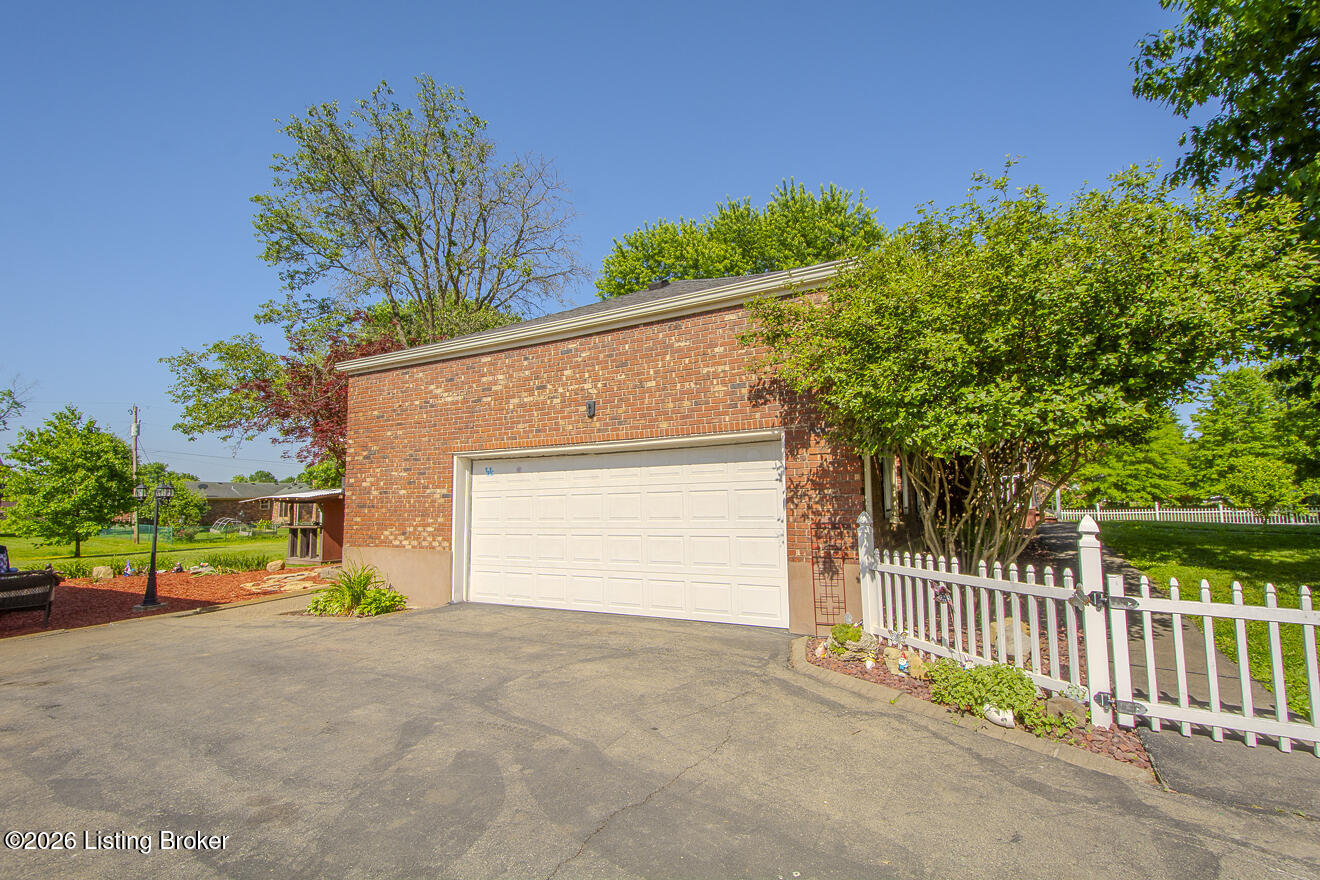 233 N Myers Rd Property Photo 18