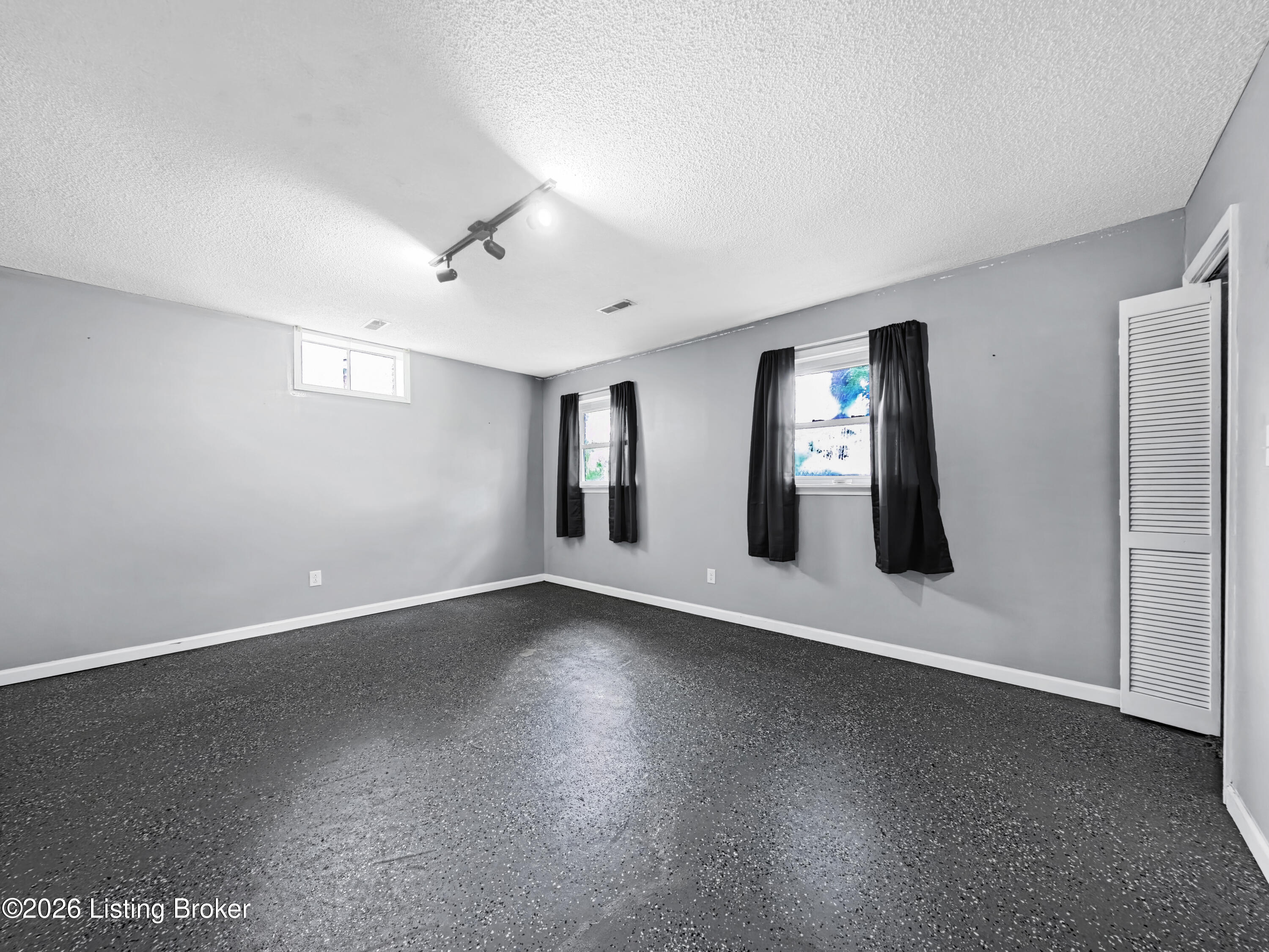 115 Shauna Dr Property Photo 8