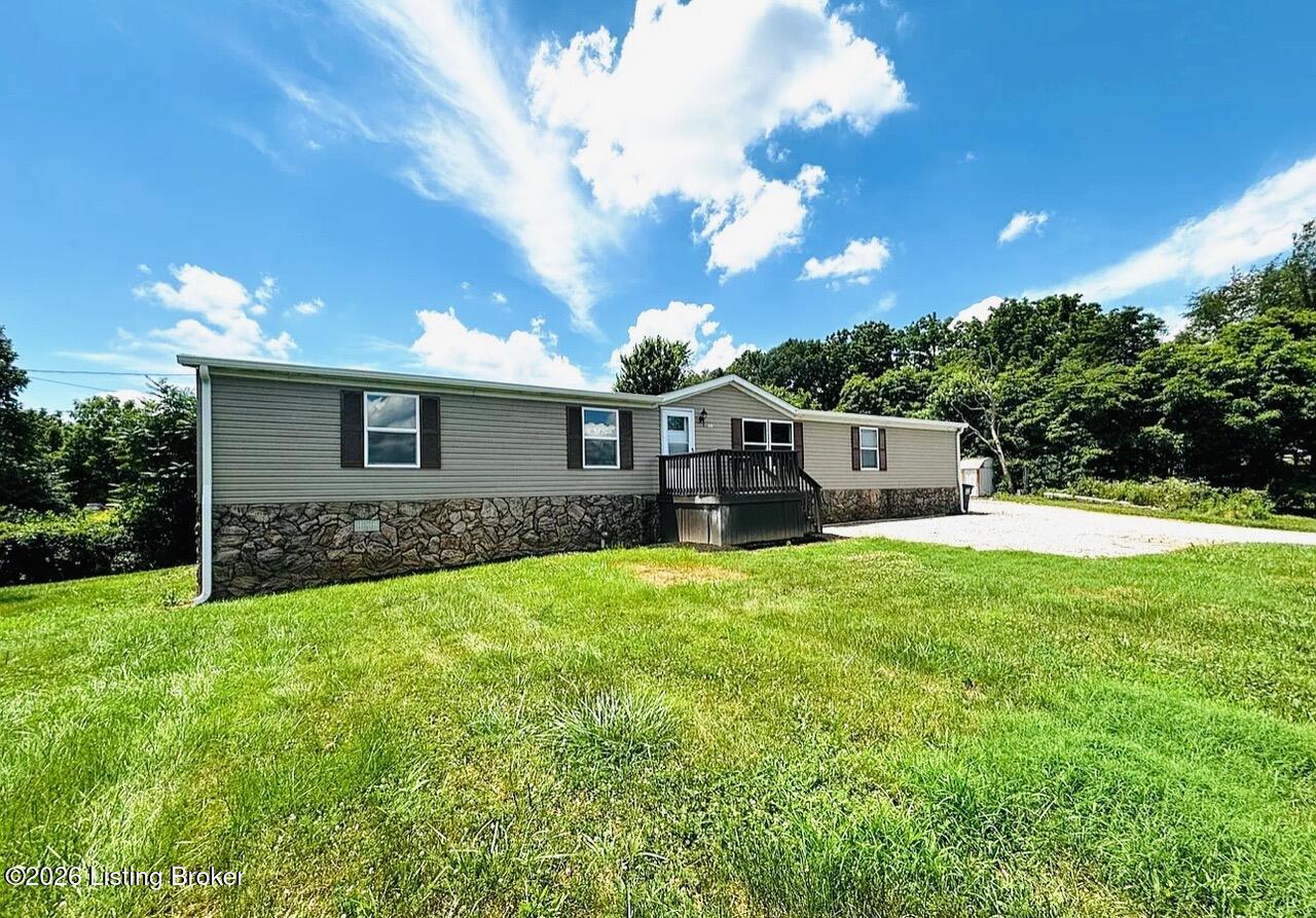 690 Sunset Dr Property Photo 2