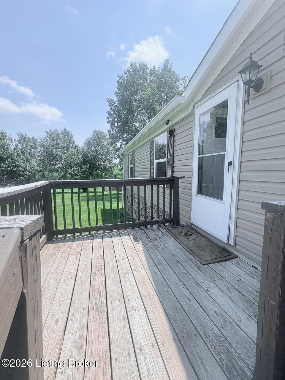 690 Sunset Dr Property Photo 5