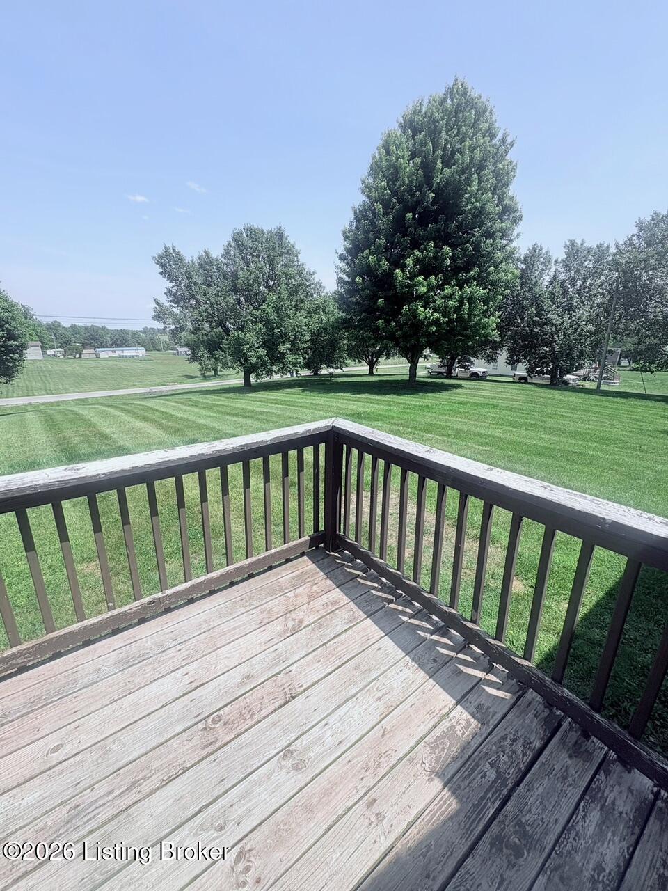 690 Sunset Dr Property Photo 6