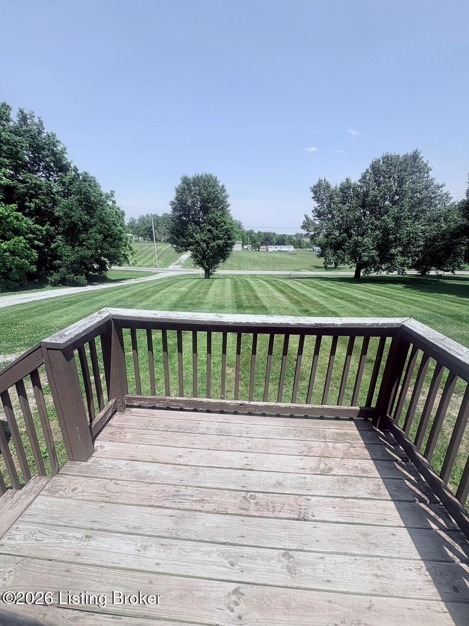 690 Sunset Dr Property Photo 7