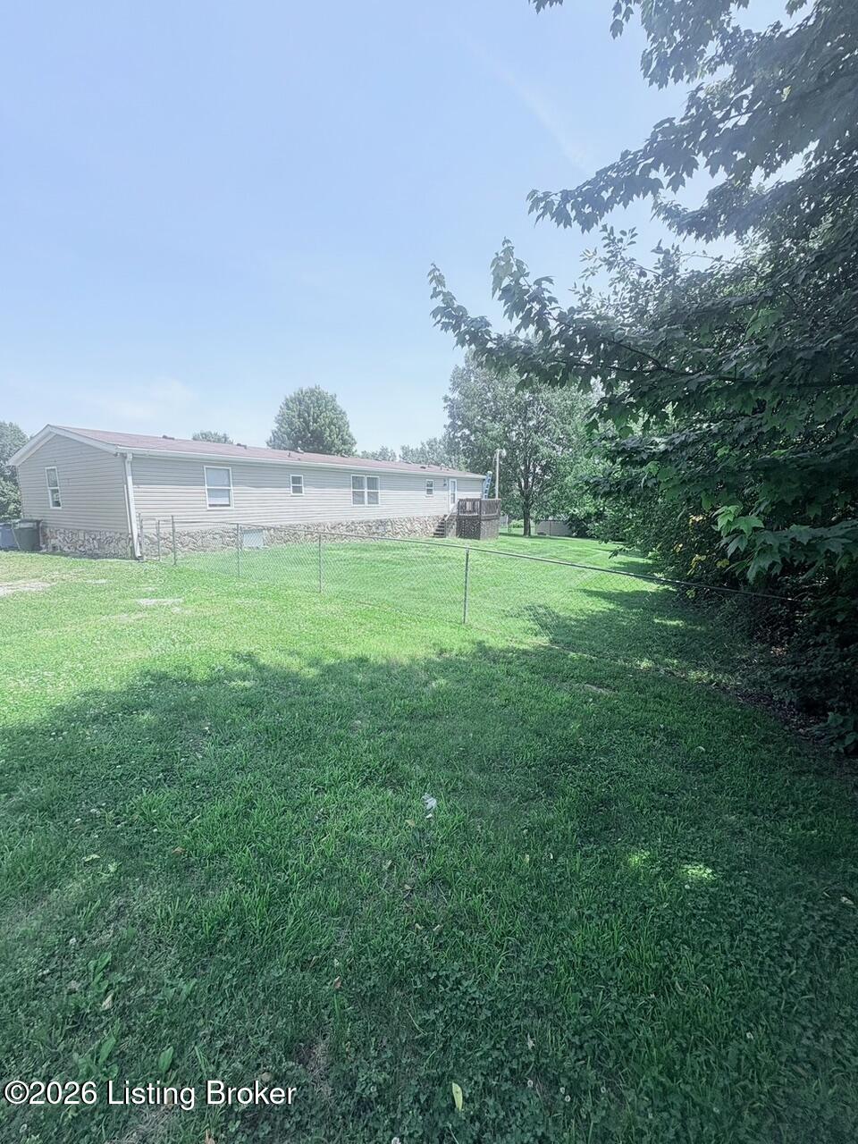 690 Sunset Dr Property Photo 8