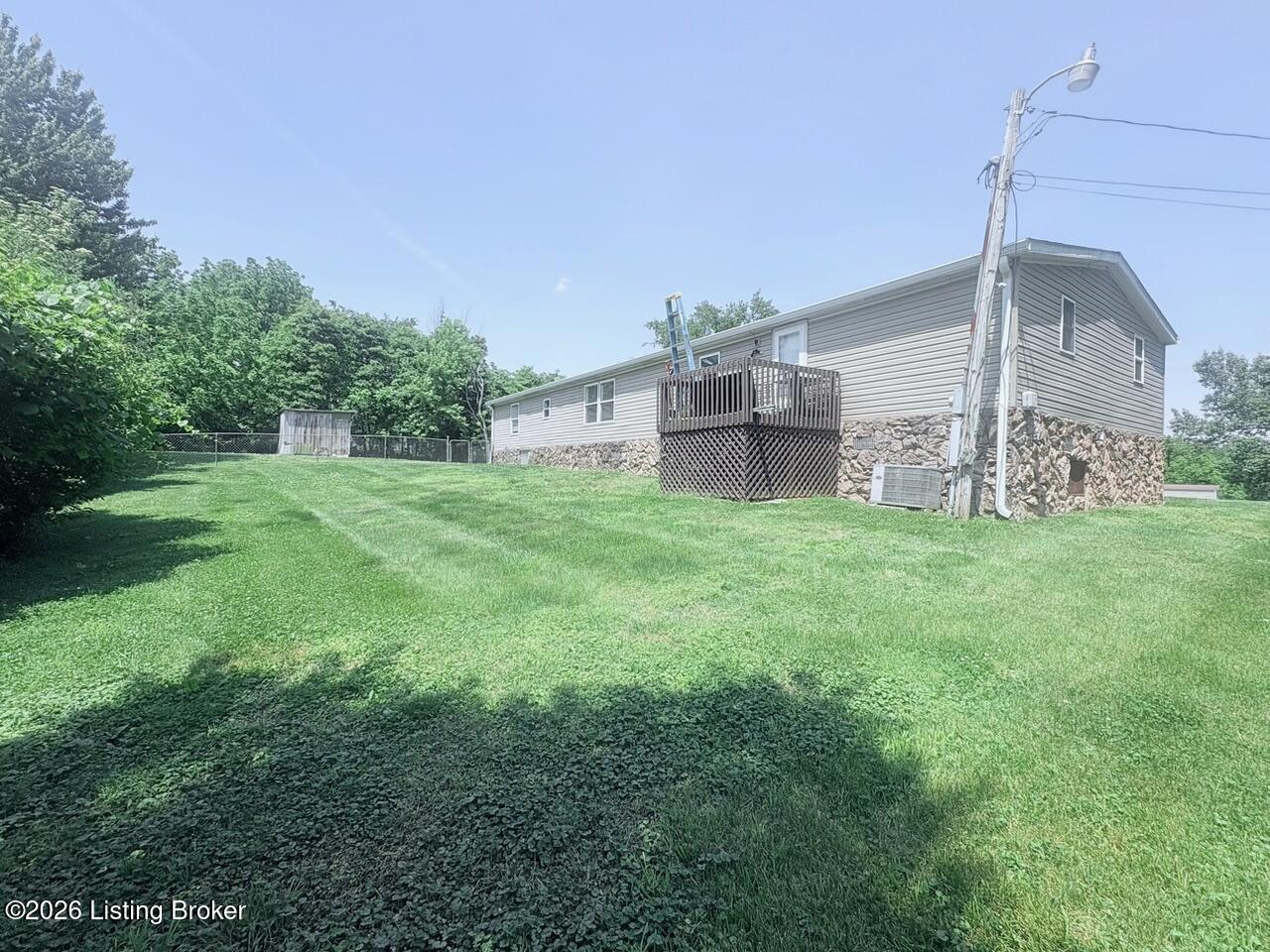 690 Sunset Dr Property Photo 9