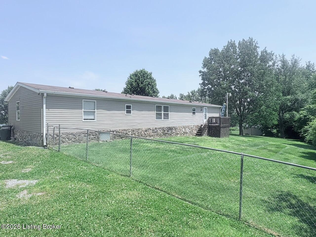 690 Sunset Dr Property Photo 10