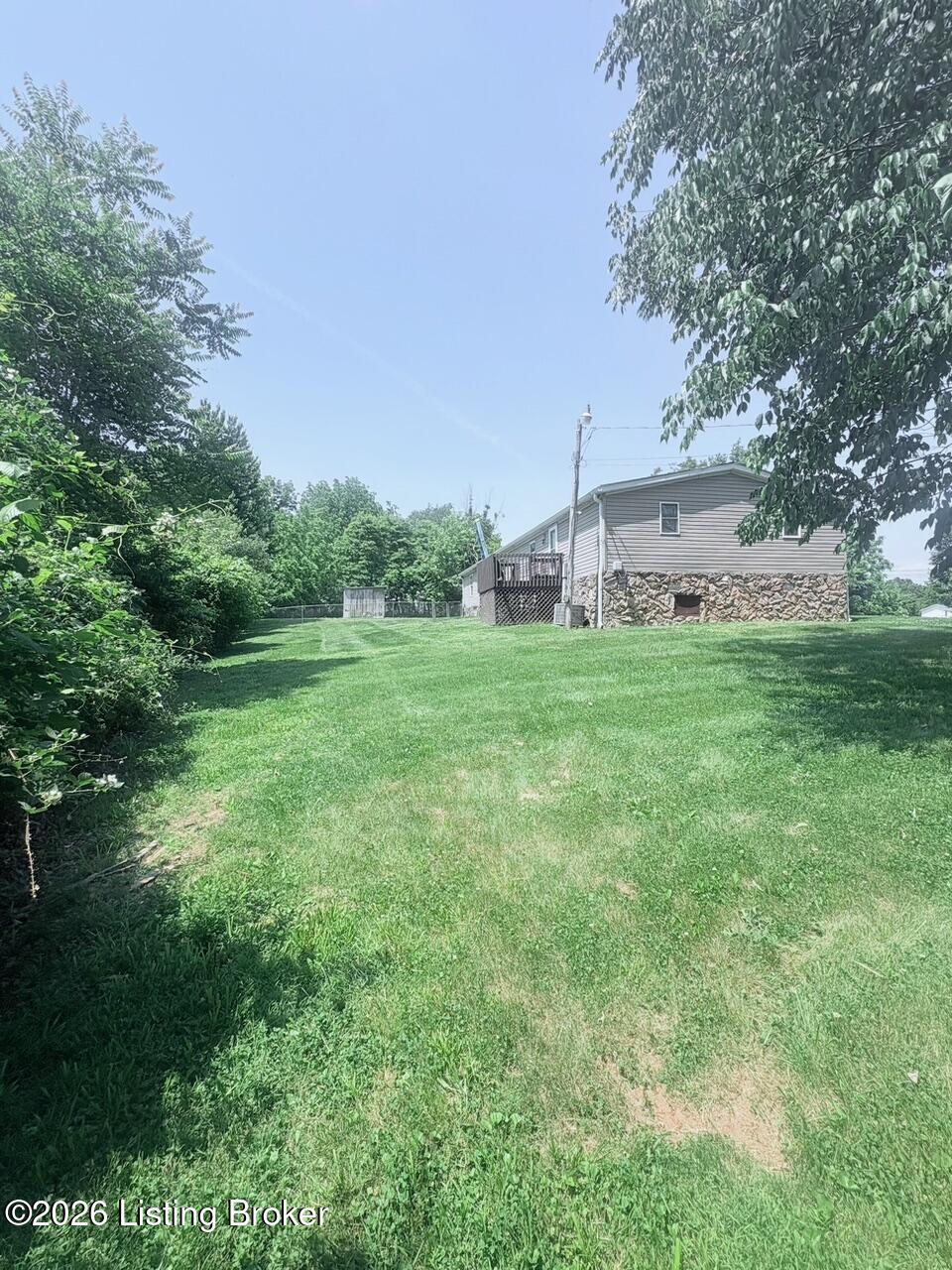 690 Sunset Dr Property Photo 12