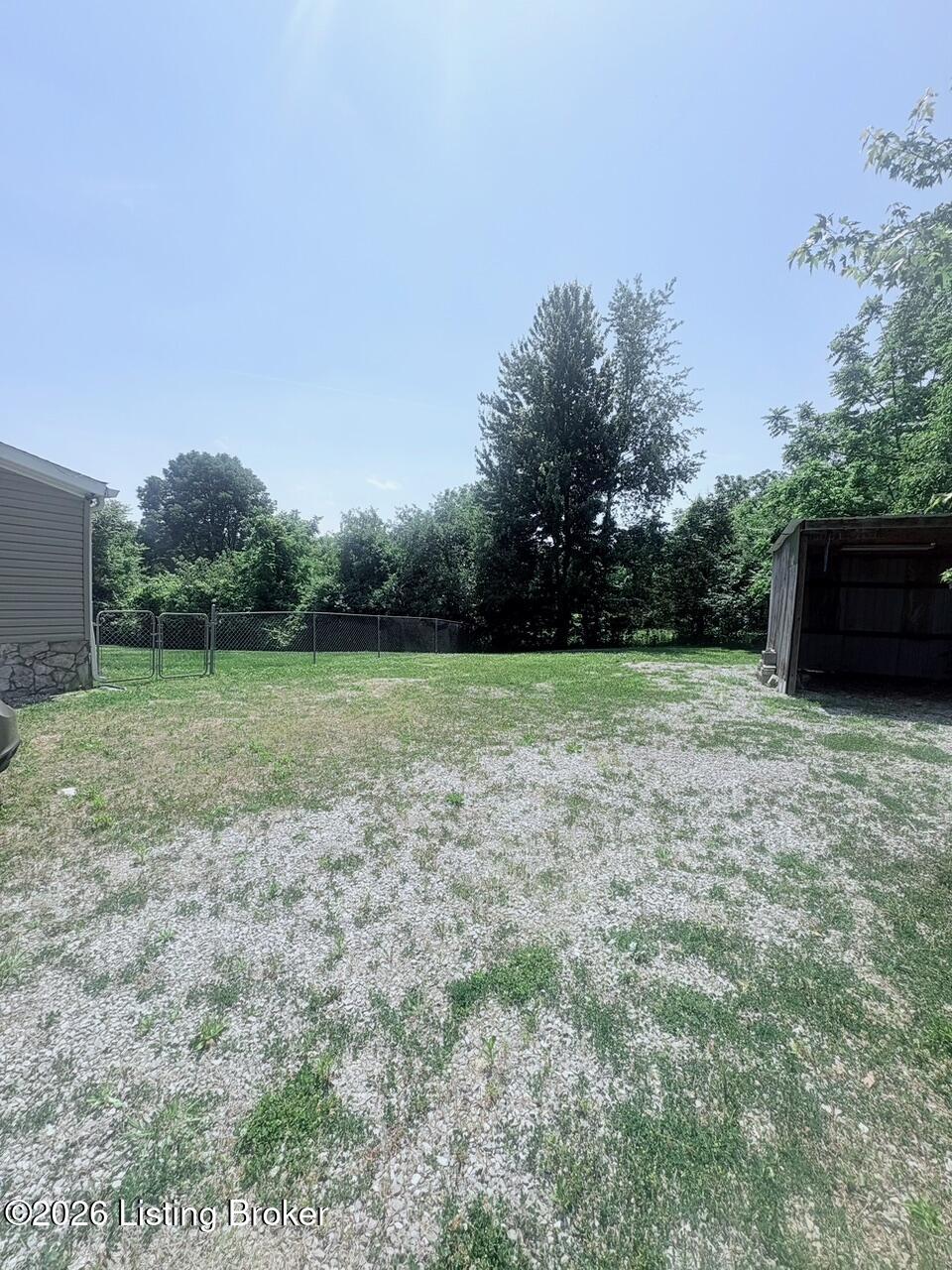 690 Sunset Dr Property Photo 15