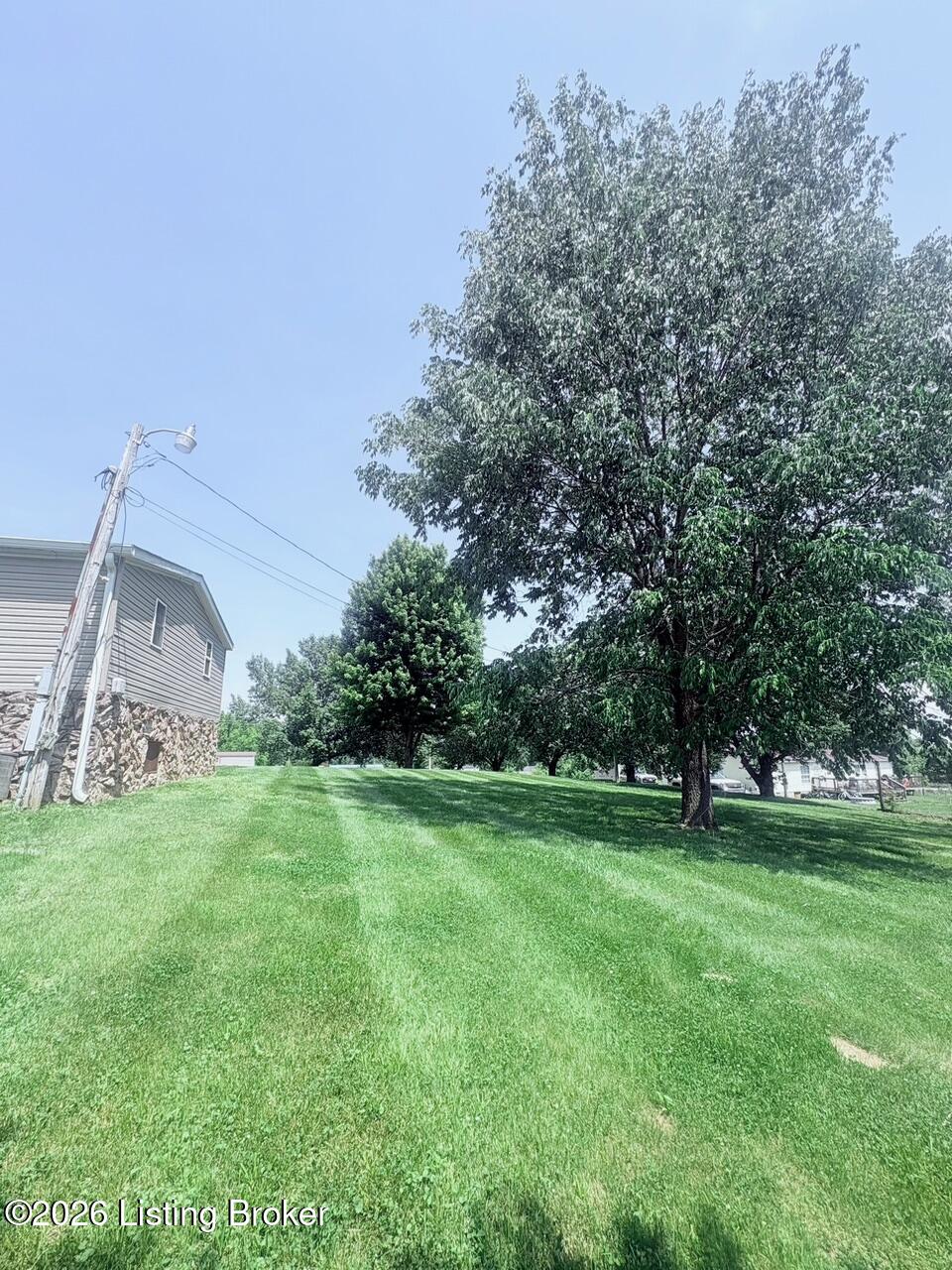 690 Sunset Dr Property Photo 23