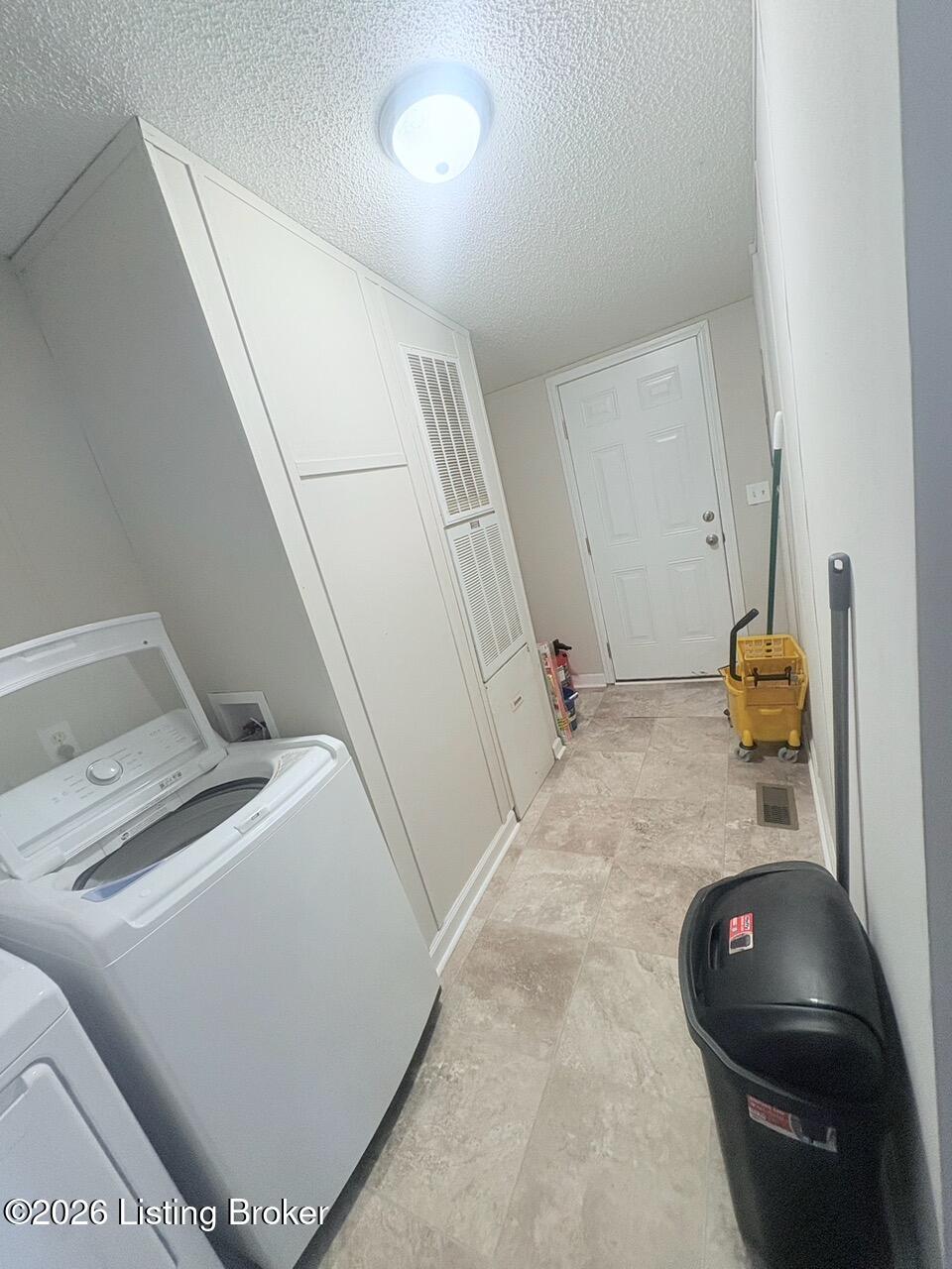 690 Sunset Dr Property Photo 46