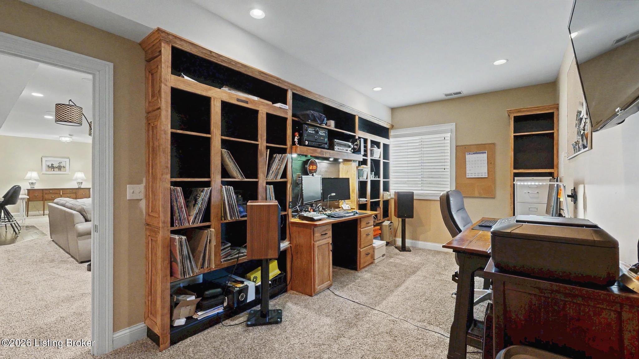 9519 Indian Pipe Ln Property Photo 34