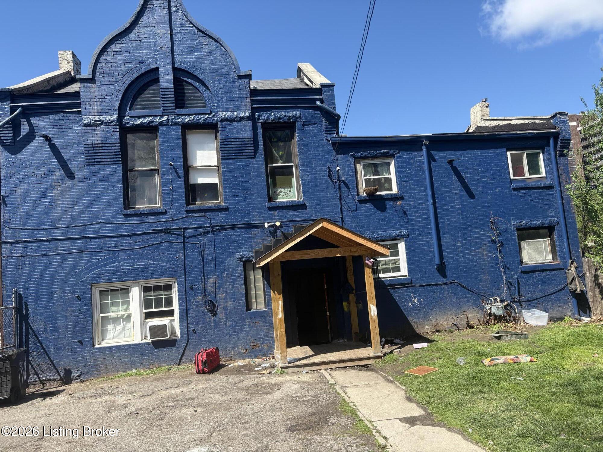 1136 S 3rd St Property Photo 3
