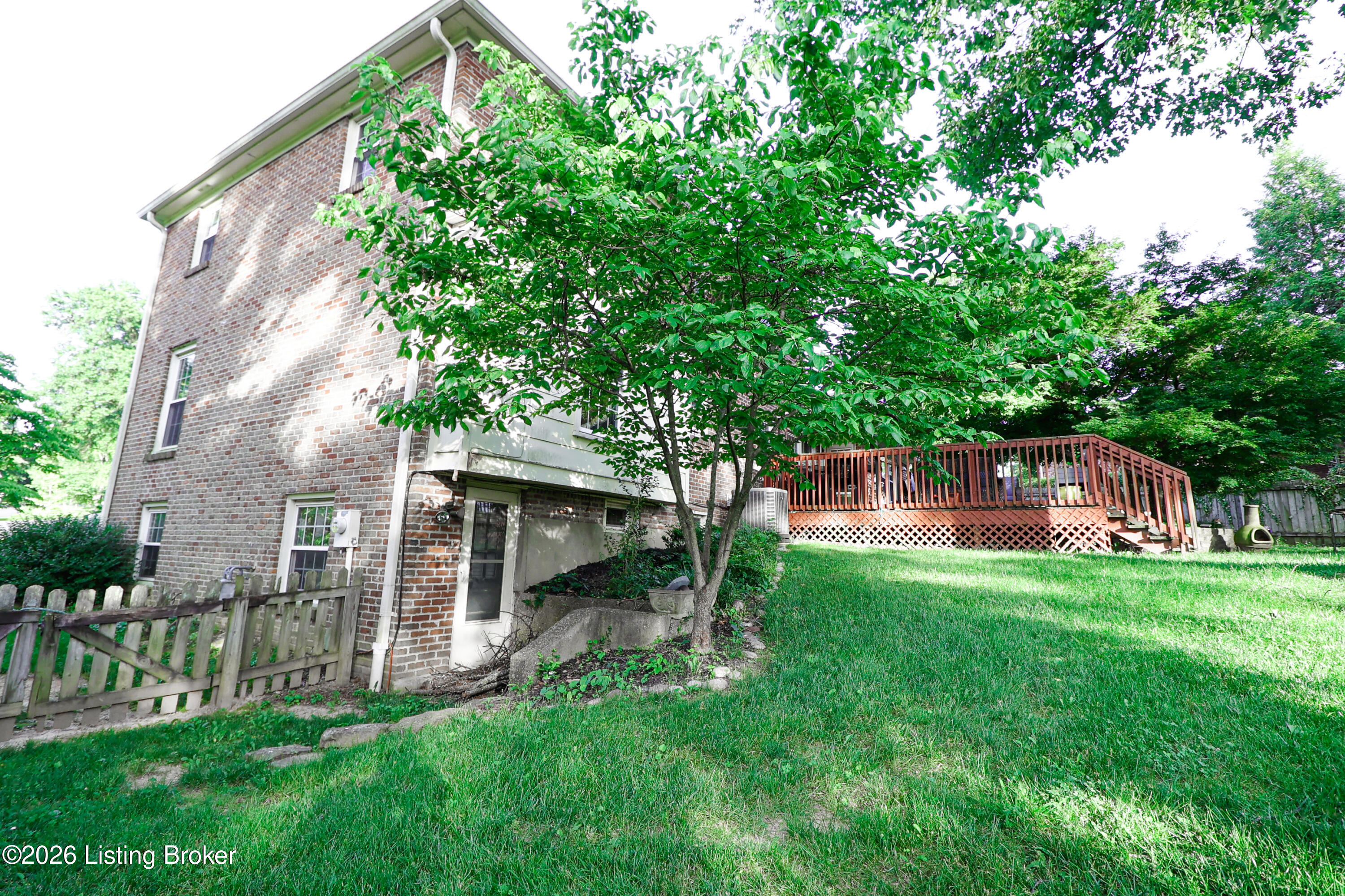 4610 Deepwood Dr Property Photo 4