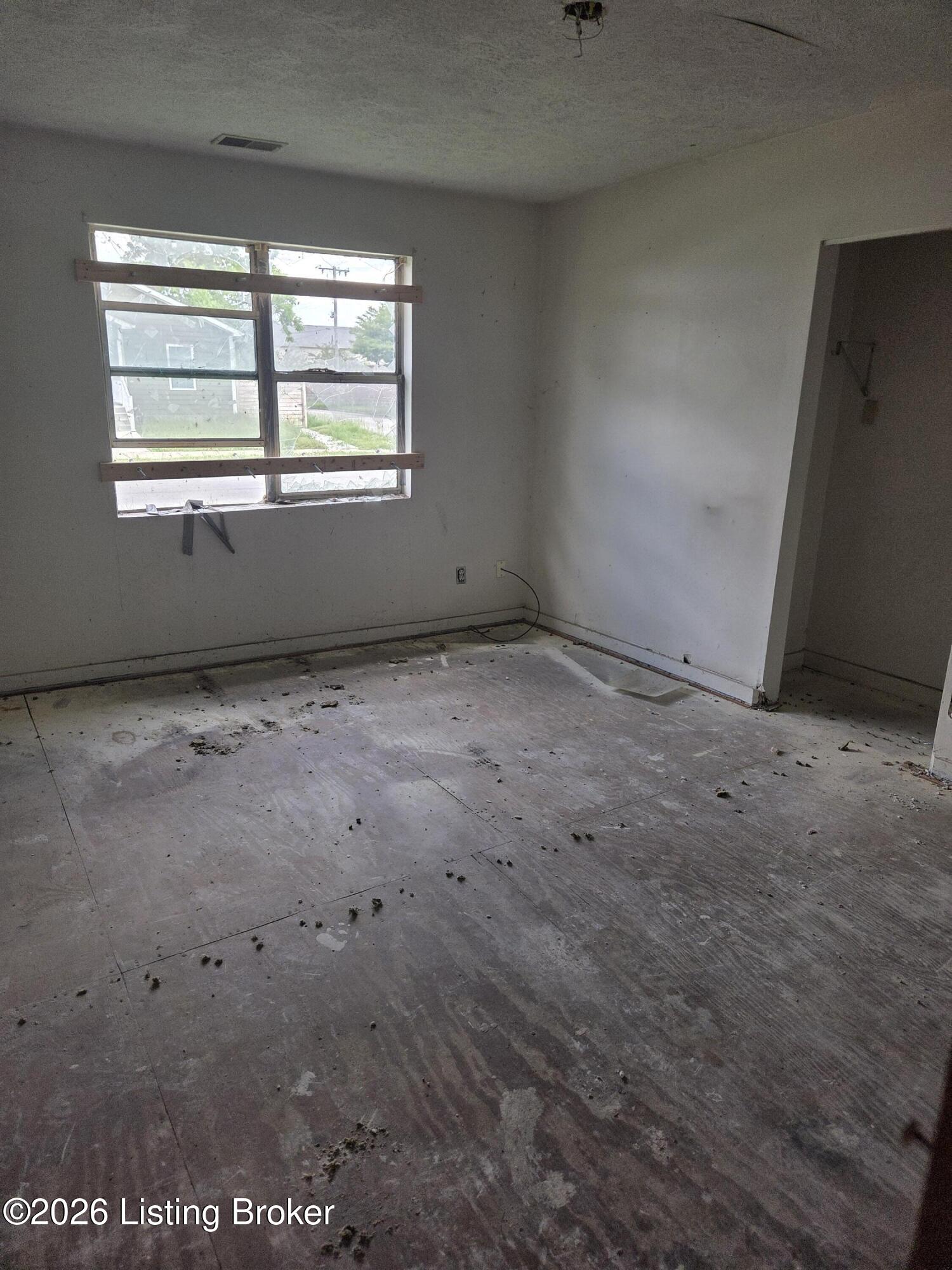 2400 Griffiths Ave Property Photo 3