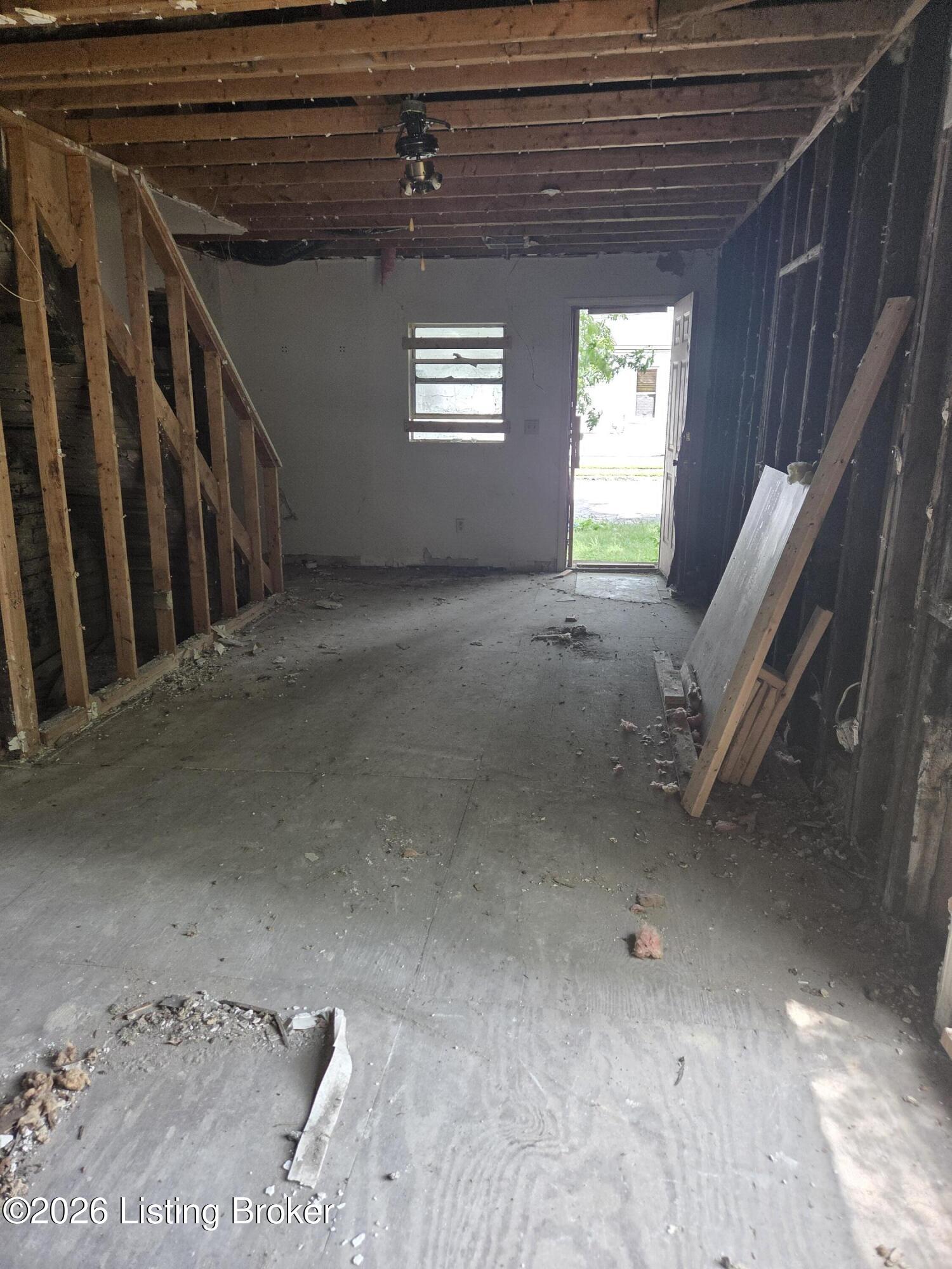 2400 Griffiths Ave Property Photo 4