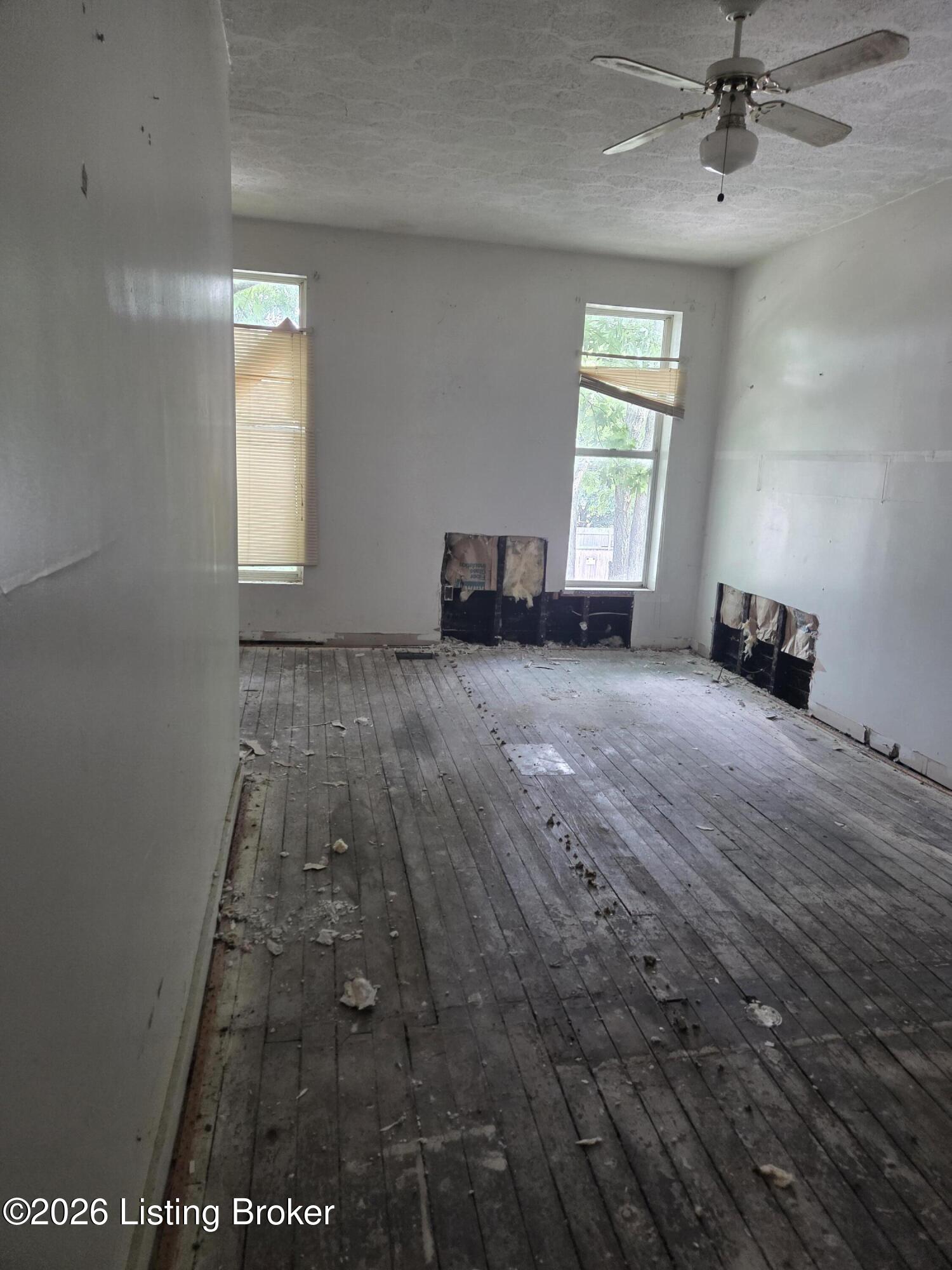 2400 Griffiths Ave Property Photo 12