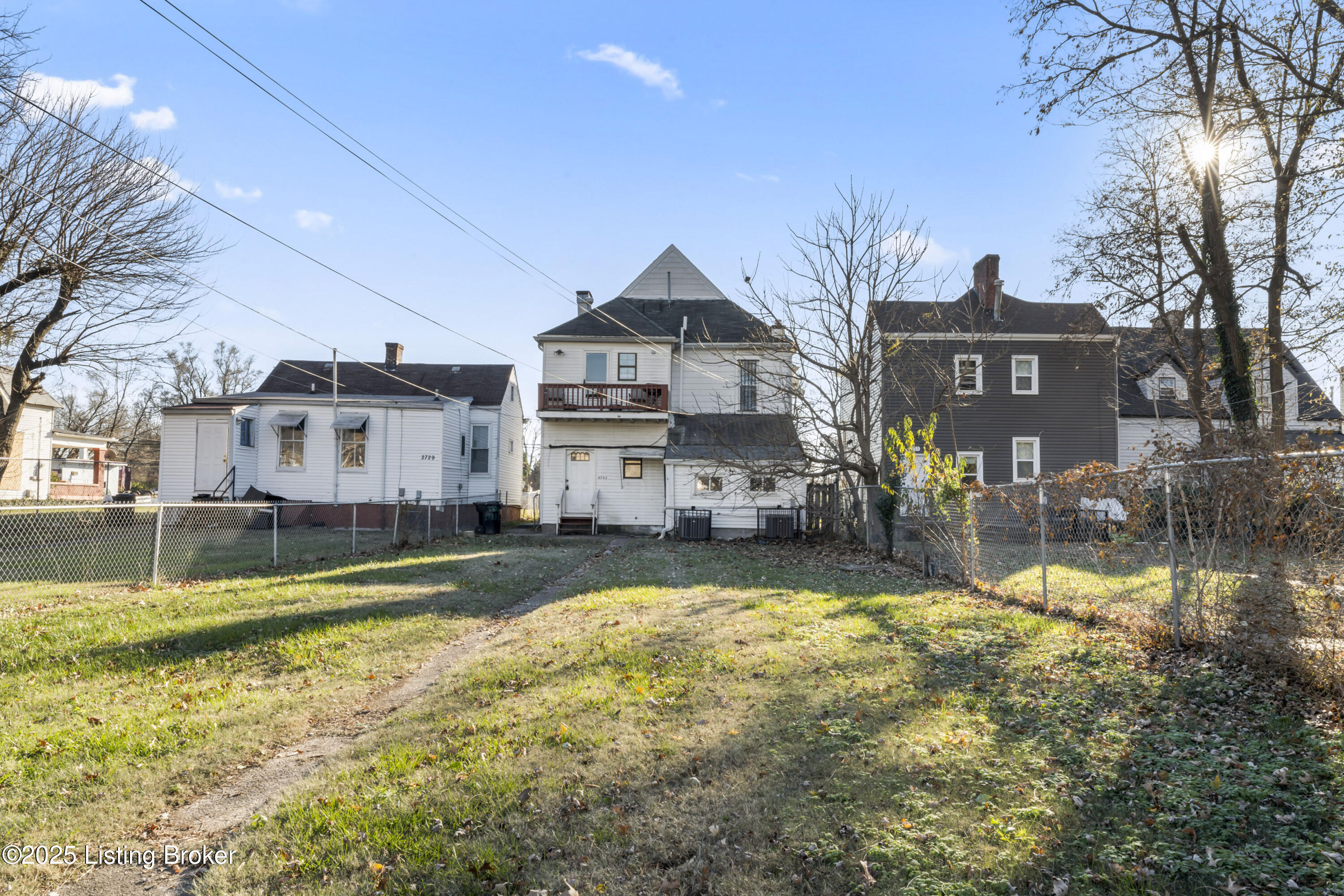 2733 Dumesnil St Property Photo 4