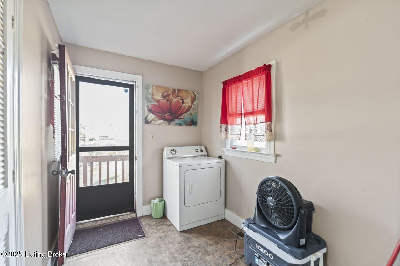 2733 Dumesnil St Property Photo 25