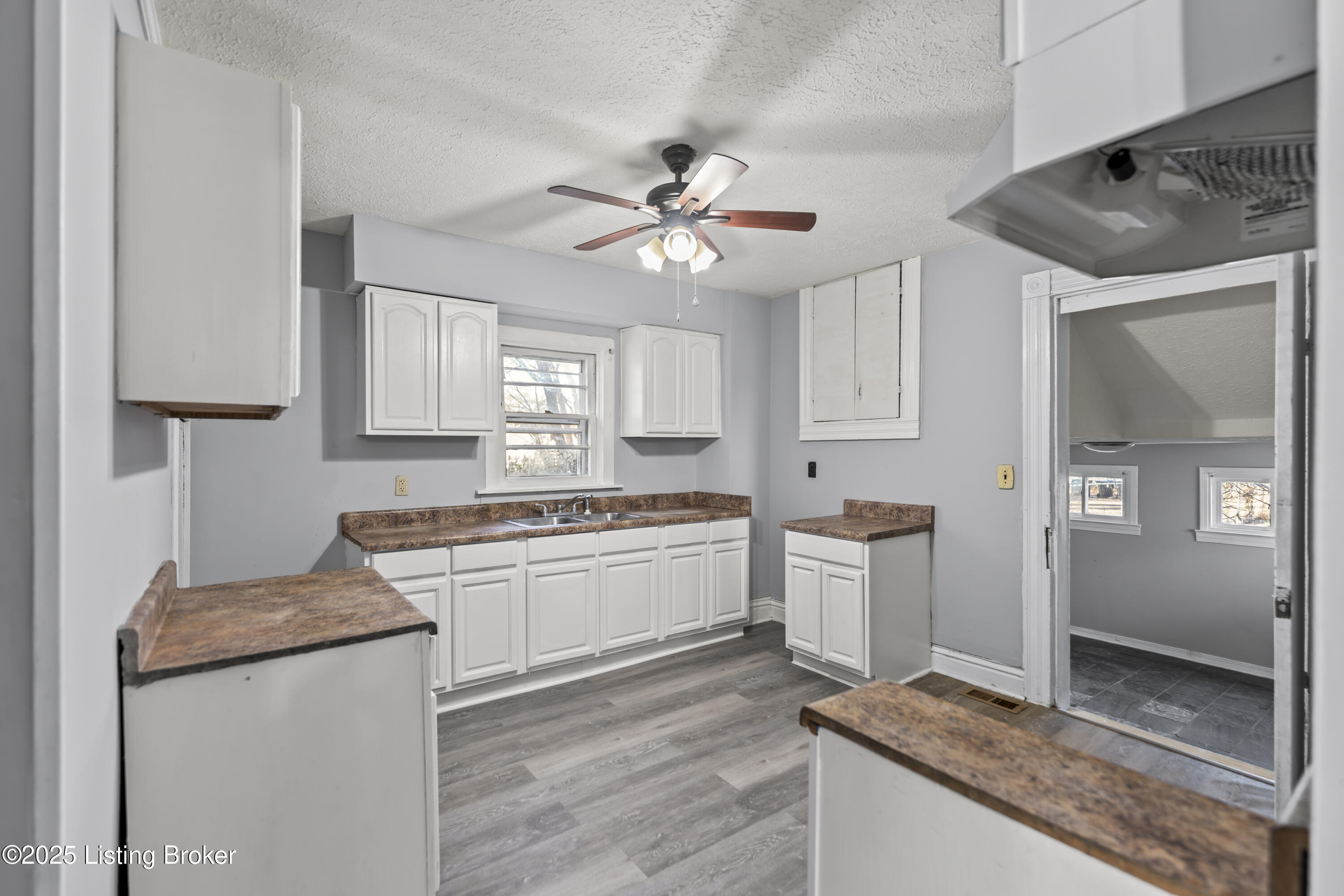 2733 Dumesnil St Property Photo 33