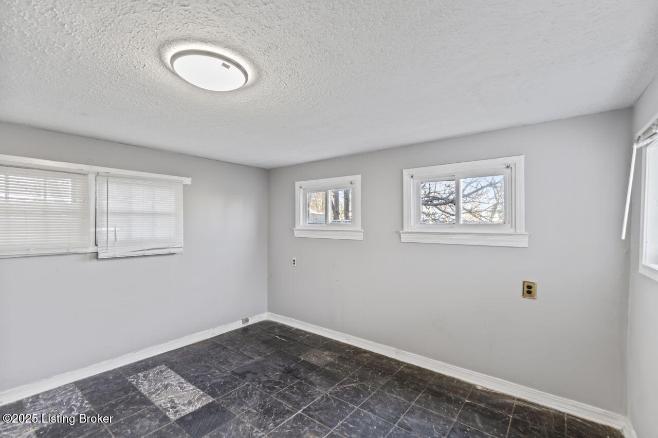 2733 Dumesnil St Property Photo 52