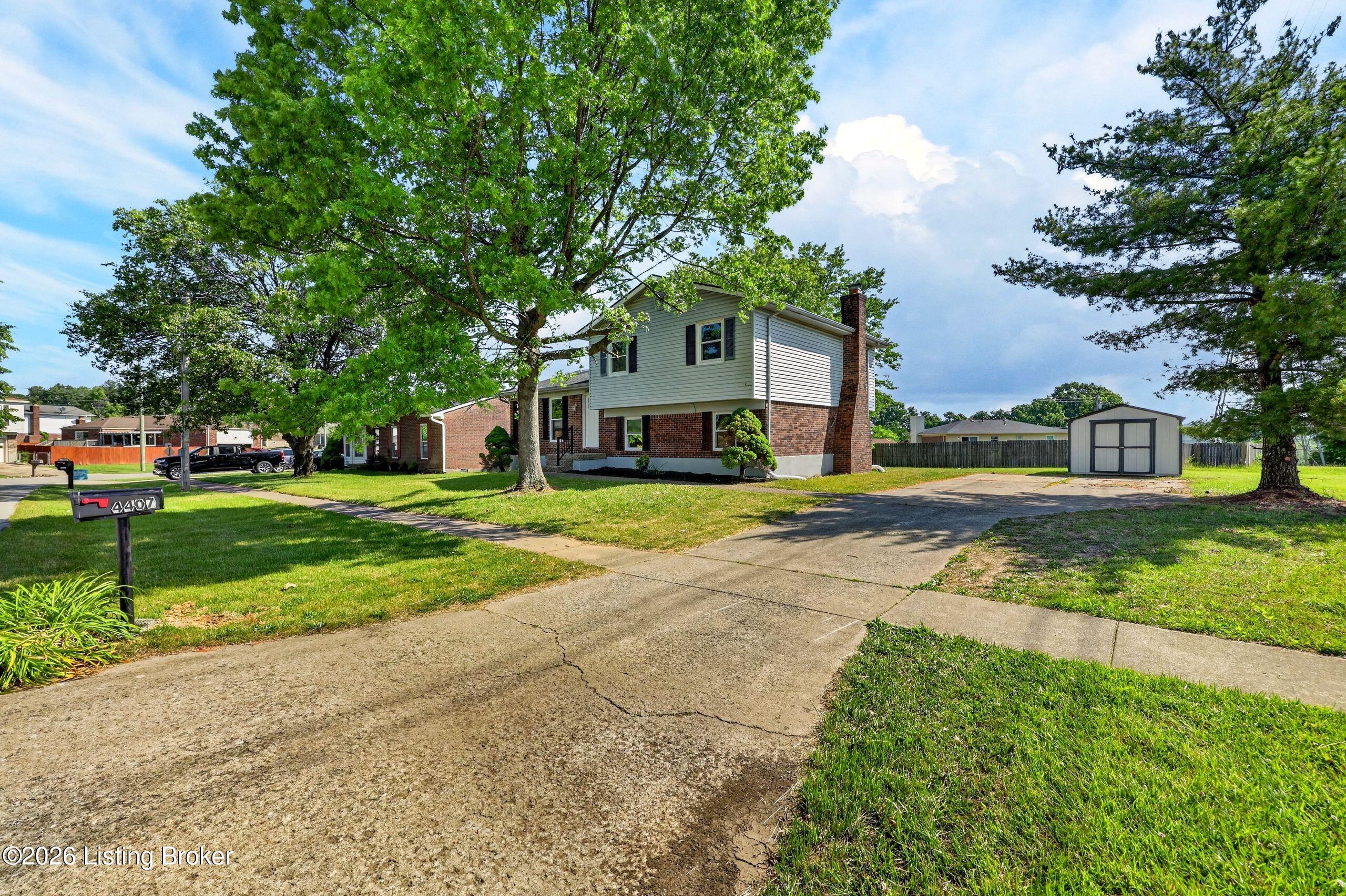 4407 Chenwood Ln Property Photo 3