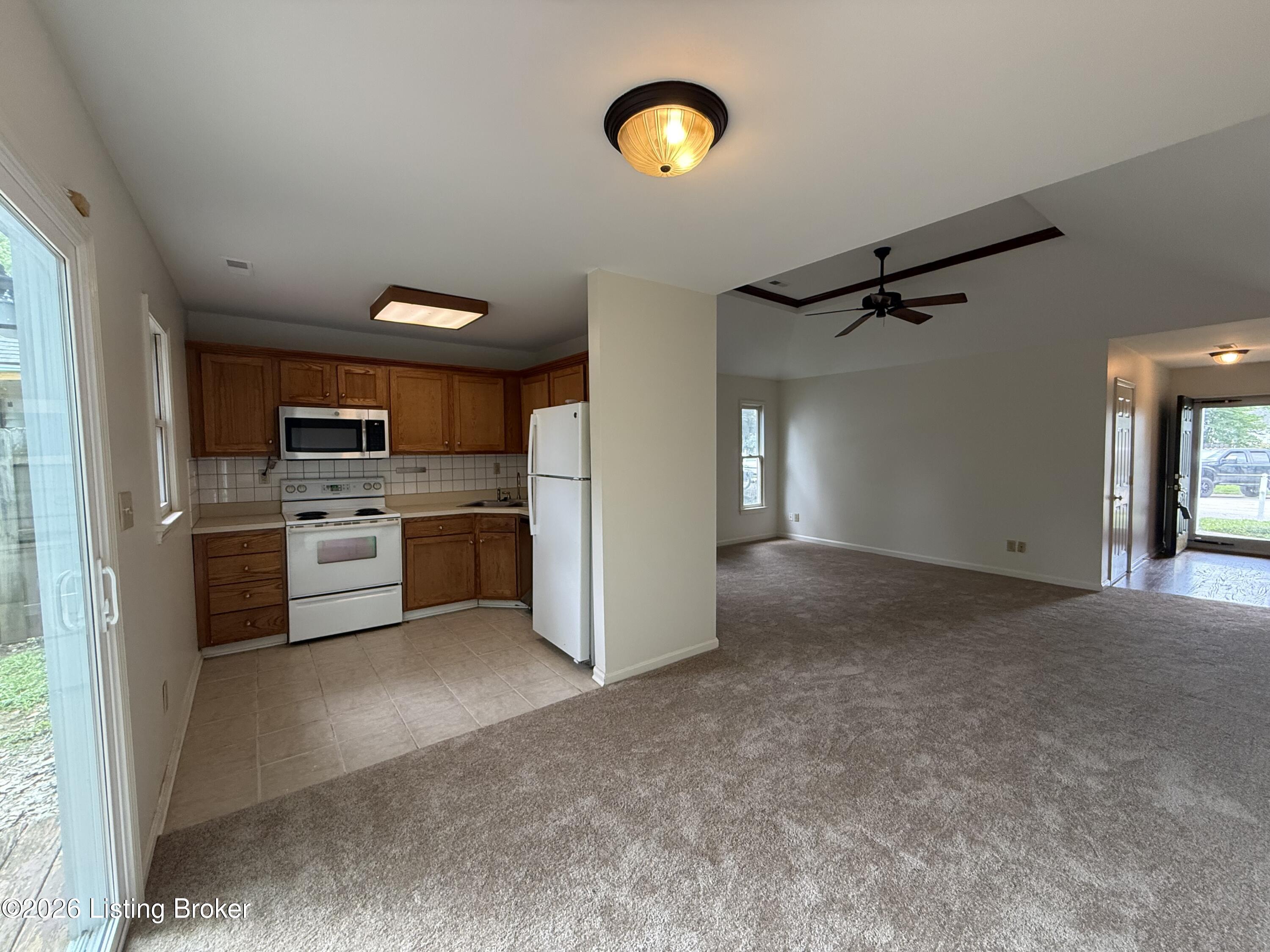 10526 Going Ct Property Photo 3