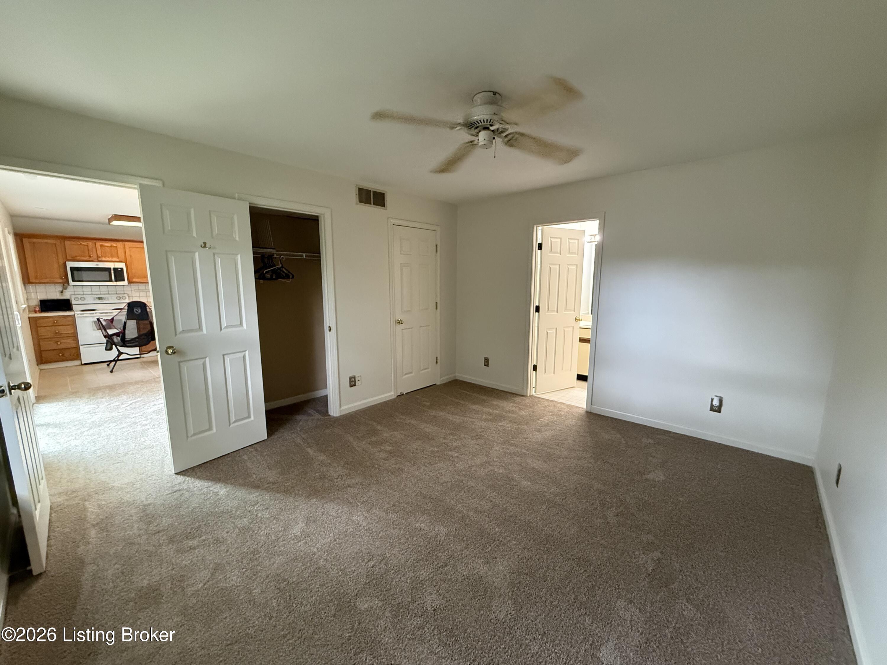 10526 Going Ct Property Photo 4