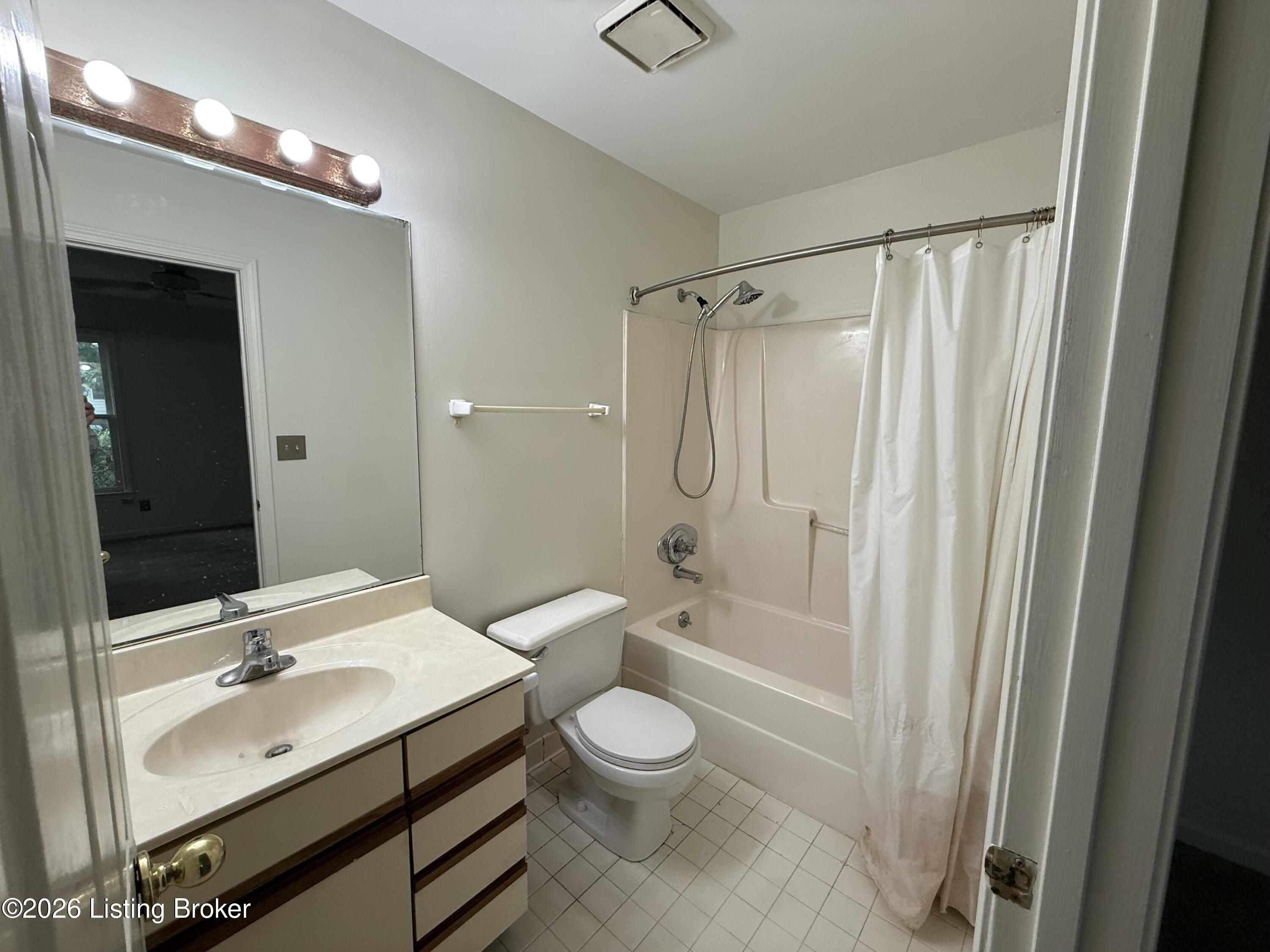 10526 Going Ct Property Photo 5
