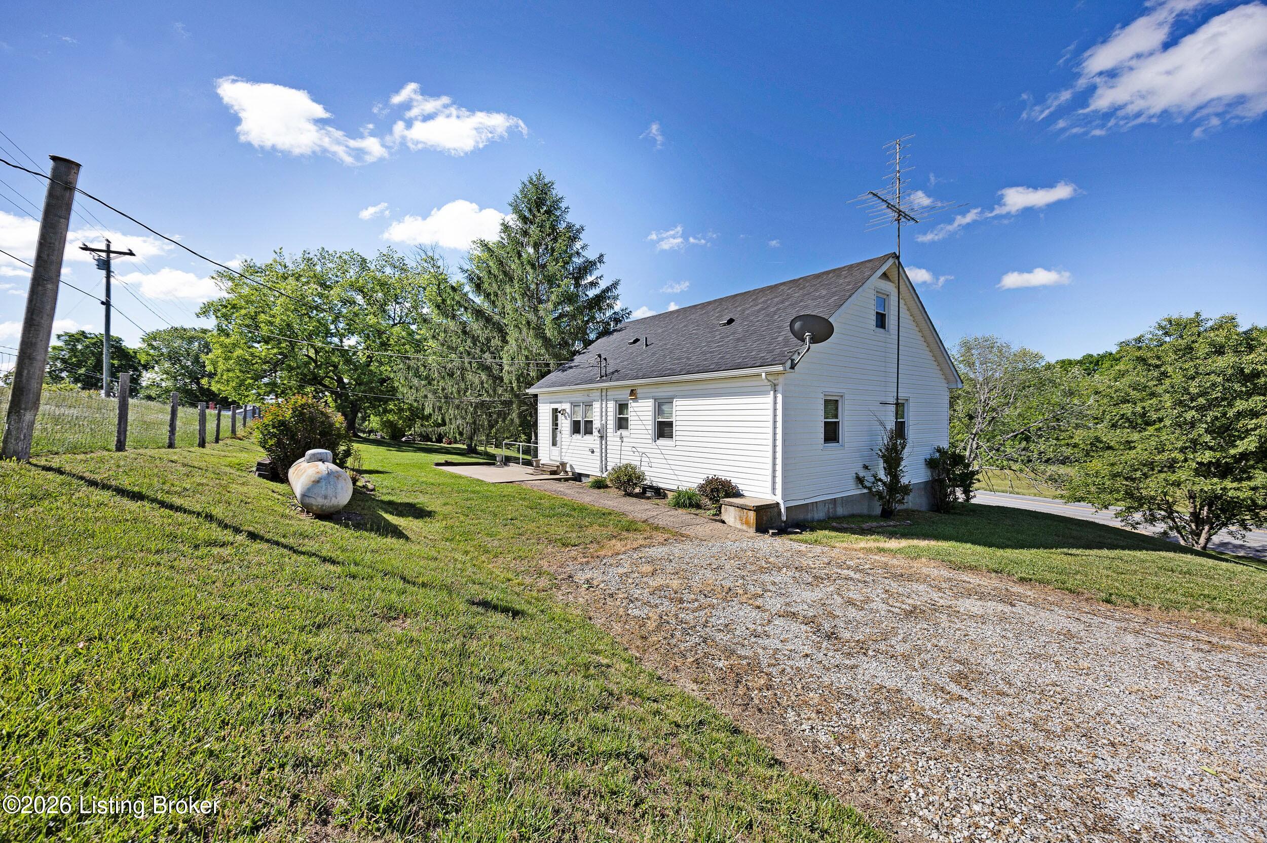 3999 N Loretto Rd Property Photo 4