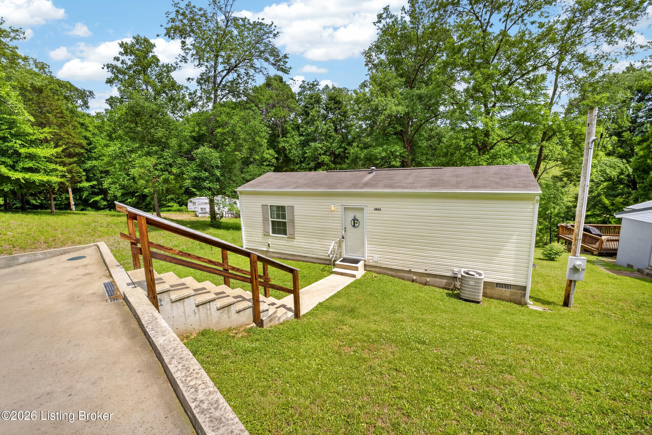 2825 Hidden Valley Ln