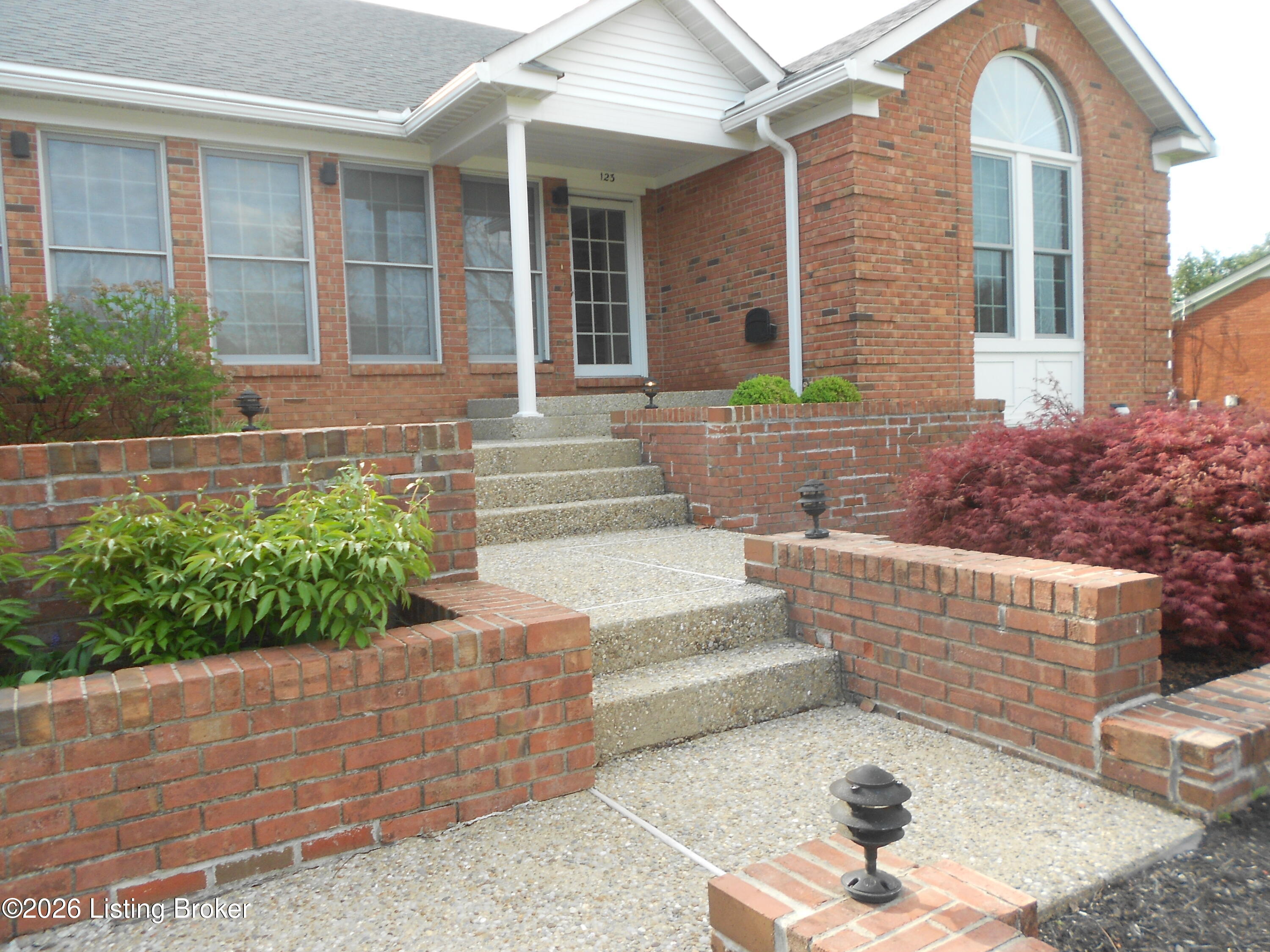 123 Westwind Trail Property Photo 2