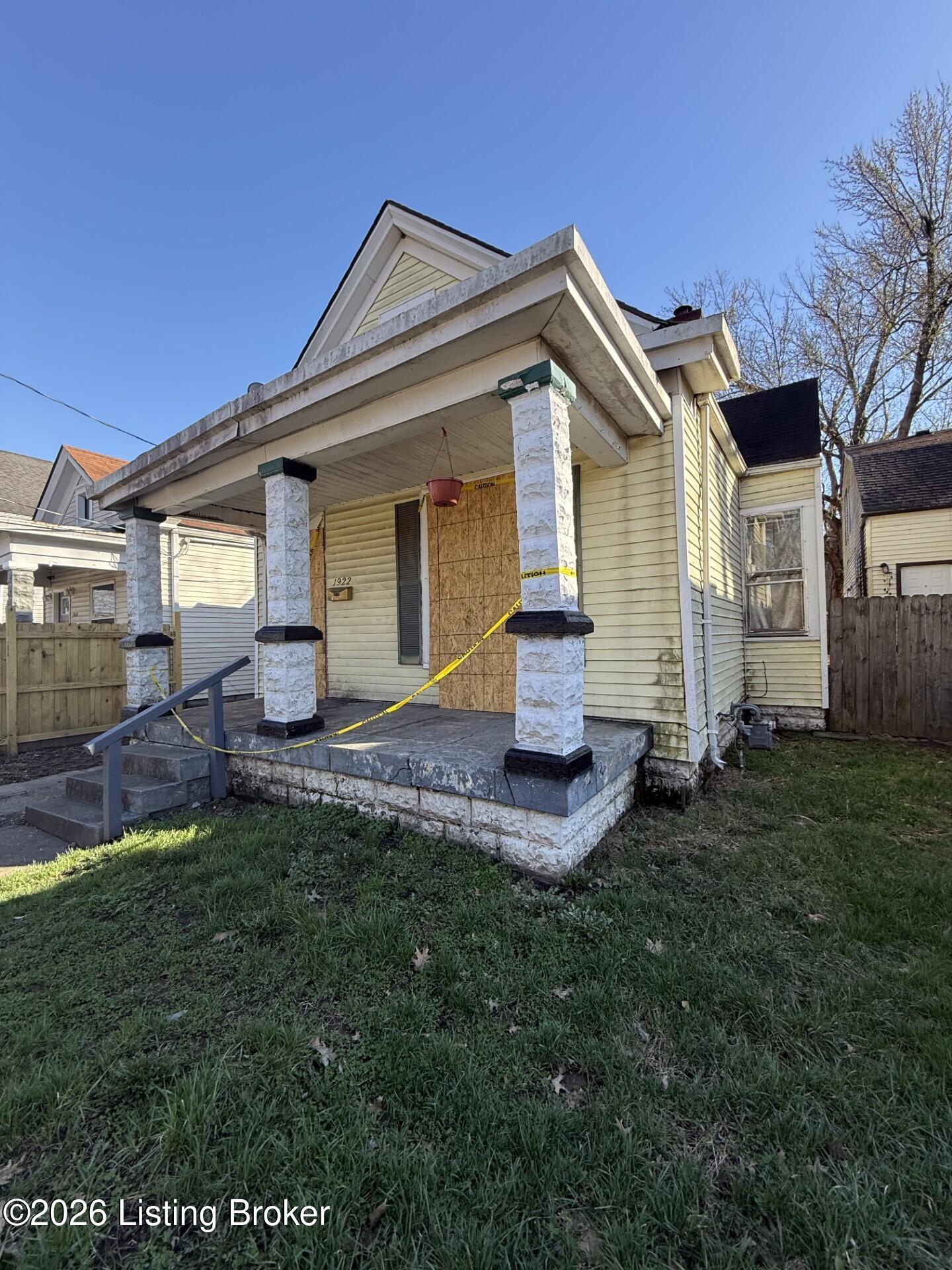 1922 Rowan St Property Photo 3