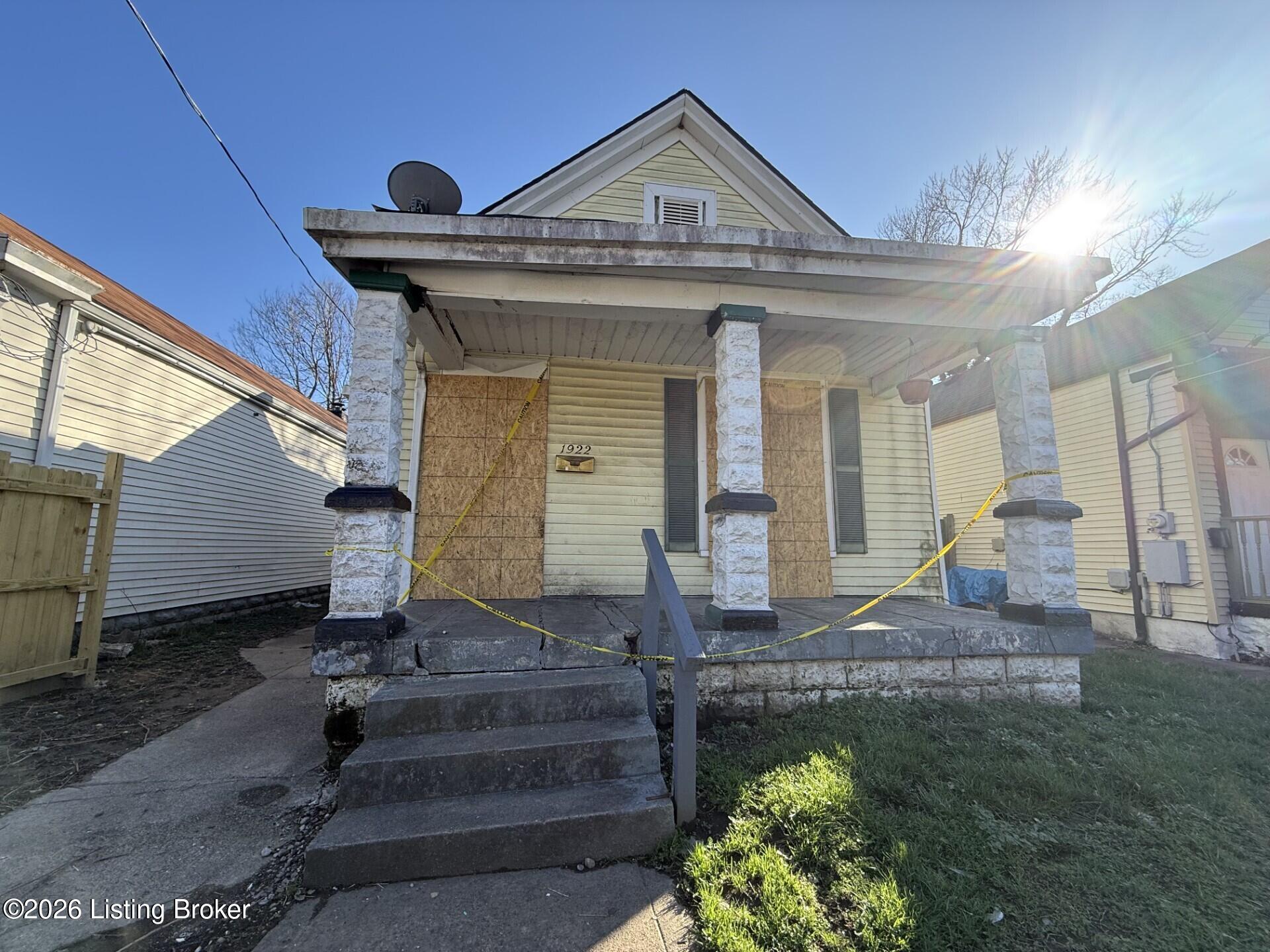 1922 Rowan St Property Photo 4