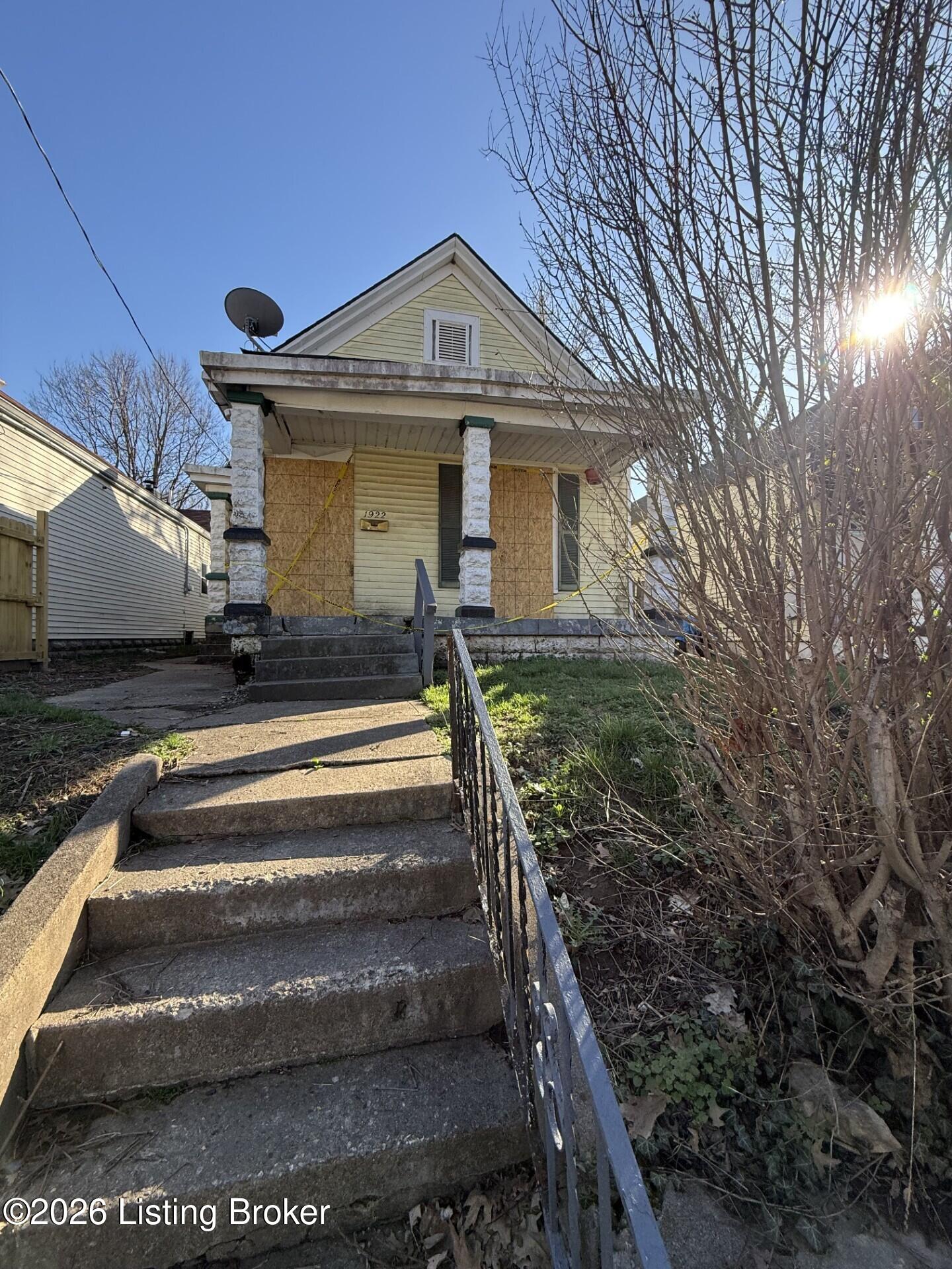 1922 Rowan St Property Photo 5