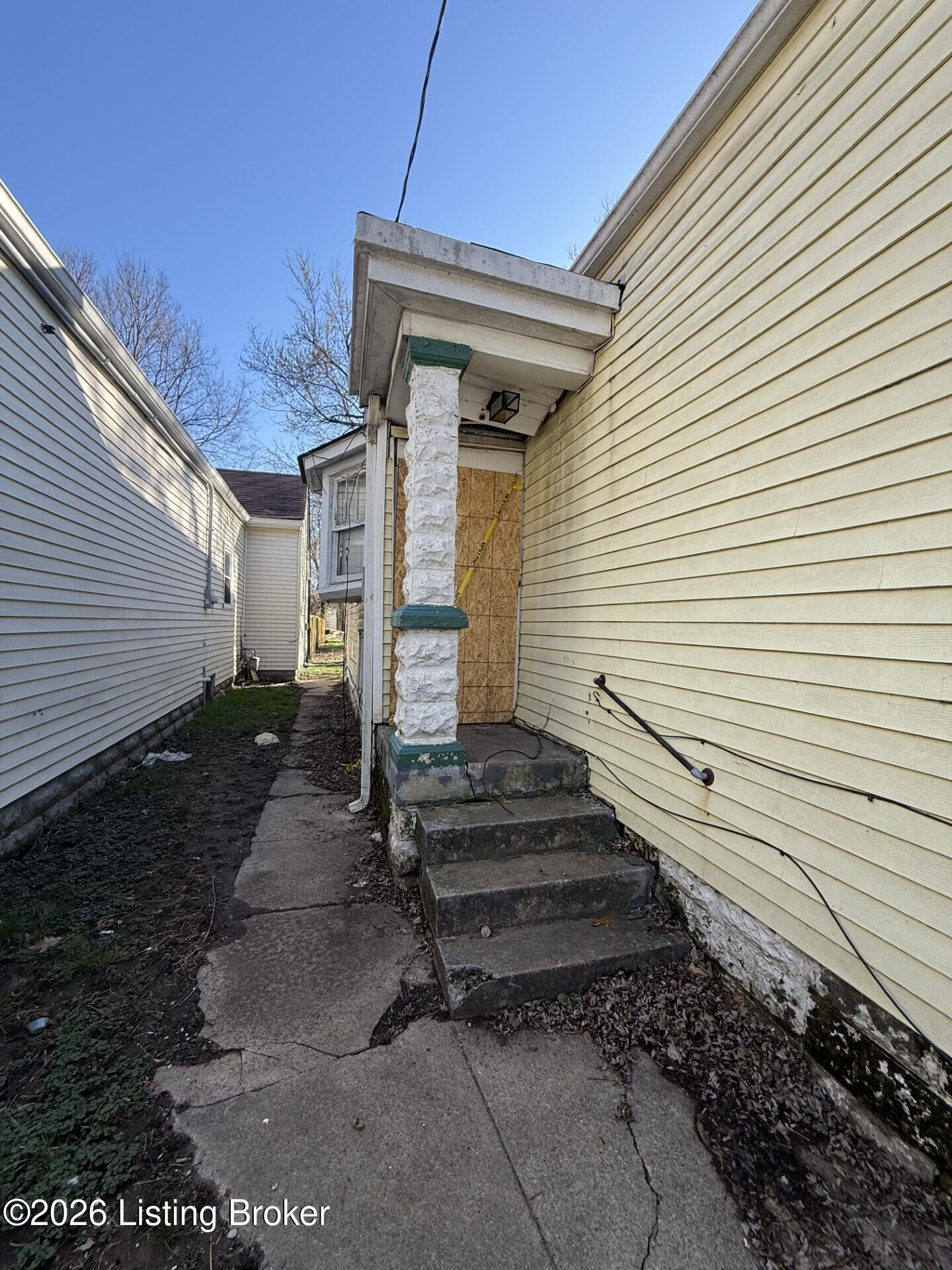 1922 Rowan St Property Photo 8